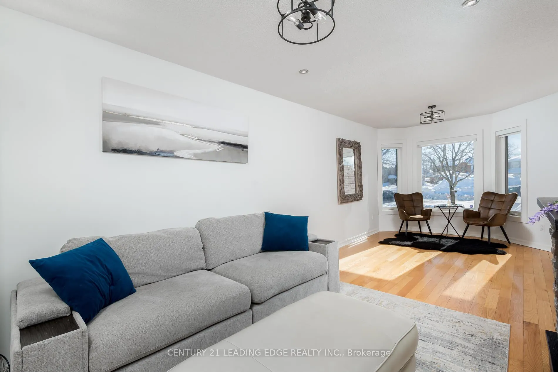 Photo 7 of 13 Gordon Court, Barrie, West Bayfield — HOMEH