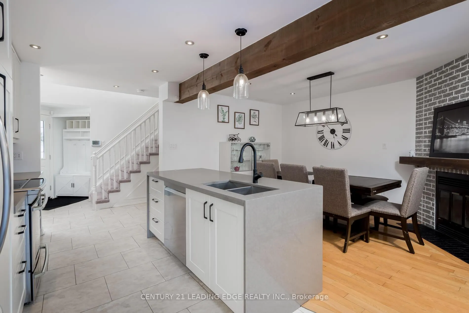 Photo 10 of 13 Gordon Court, Barrie, West Bayfield — HOMEH