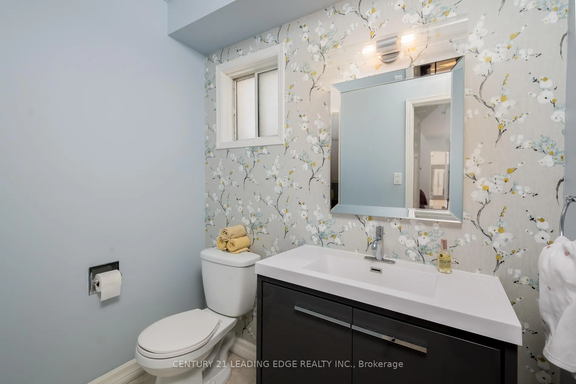 Photo 15 of 13 Gordon Court, Barrie, West Bayfield — HOMEH
