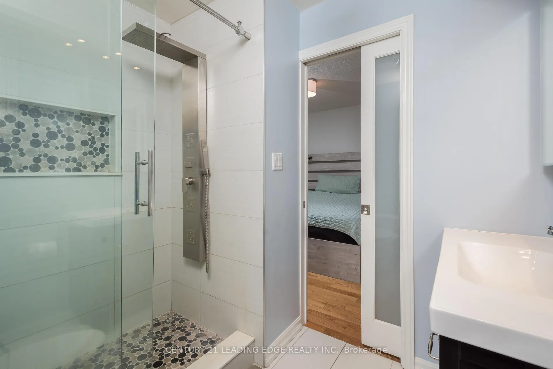 Photo 20 of 13 Gordon Court, Barrie, West Bayfield — HOMEH