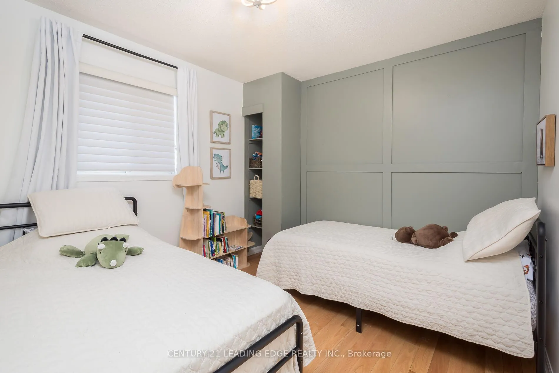 Photo 21 of 13 Gordon Court, Barrie, West Bayfield — HOMEH