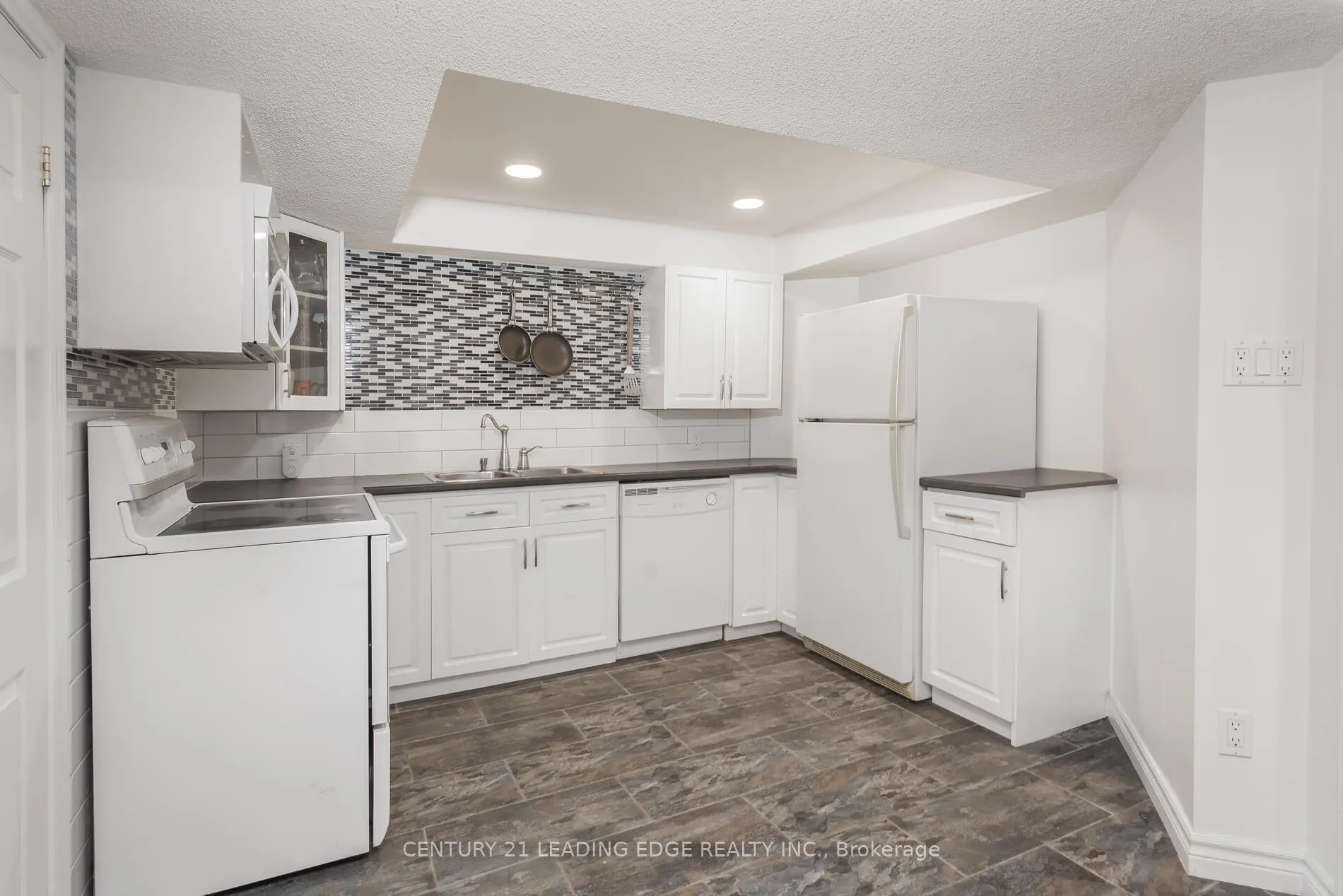 Photo 25 of 13 Gordon Court, Barrie, West Bayfield — HOMEH