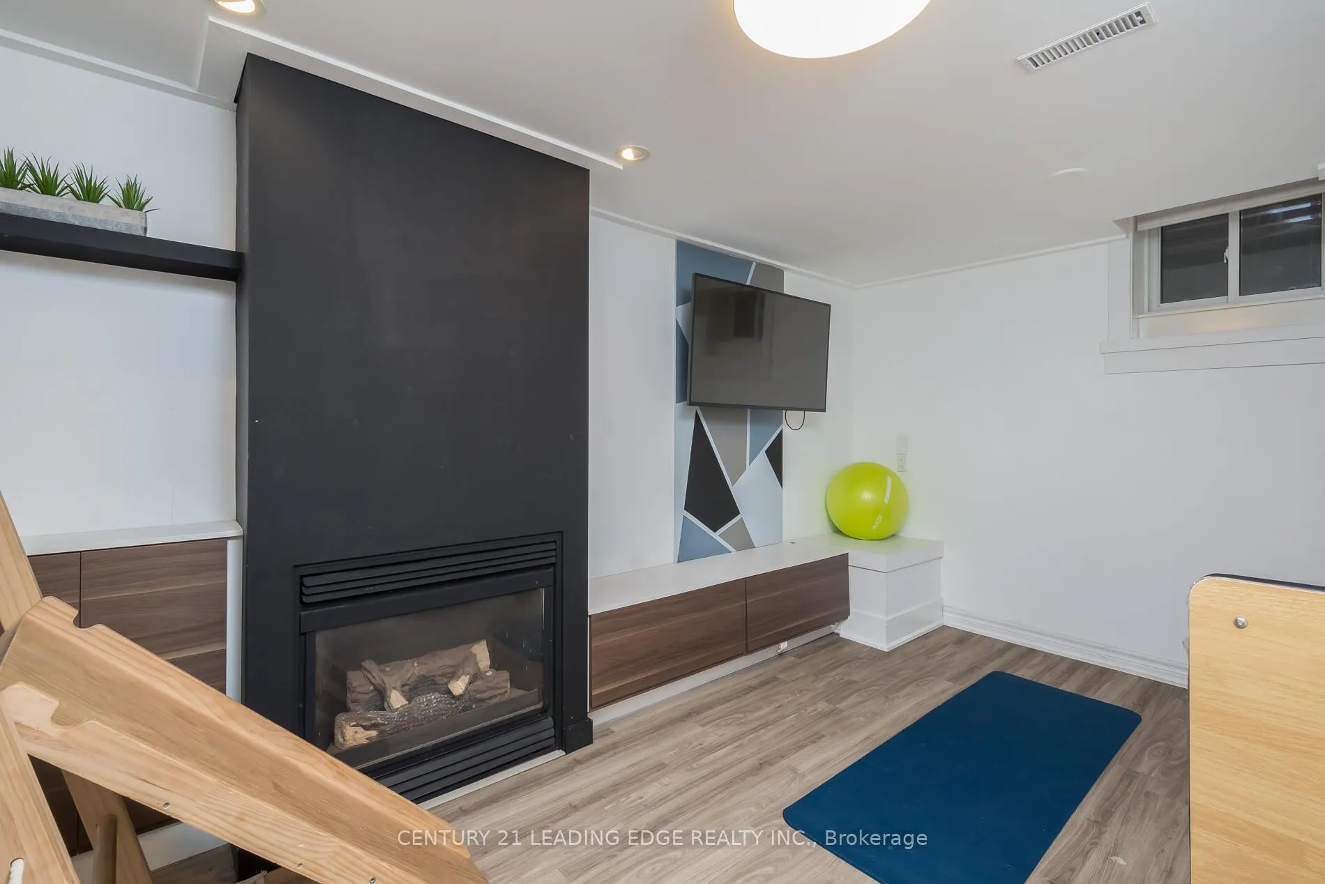 Photo 28 of 13 Gordon Court, Barrie, West Bayfield — HOMEH