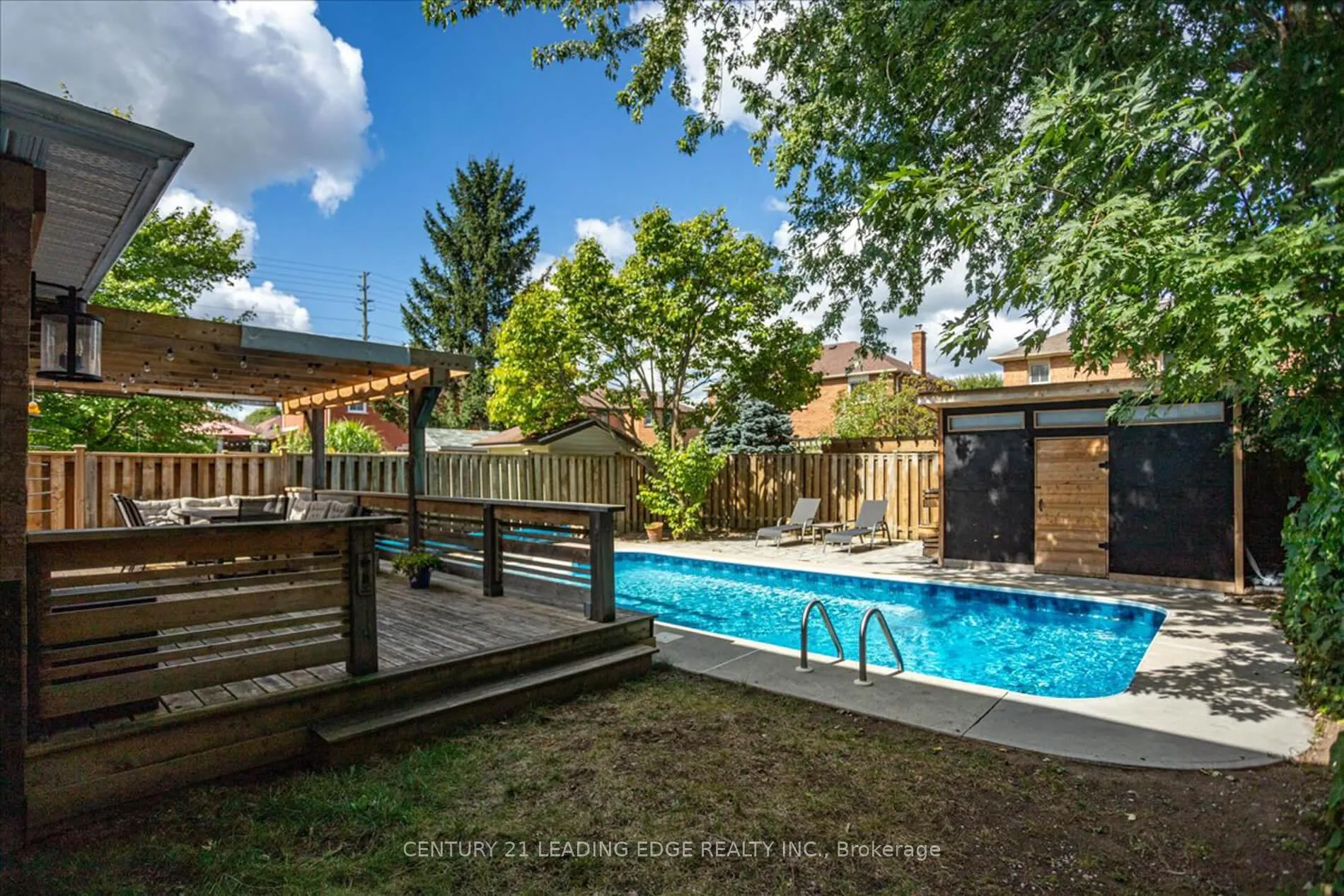 Photo 1 of 13 Gordon Court, Barrie, West Bayfield — HOMEH