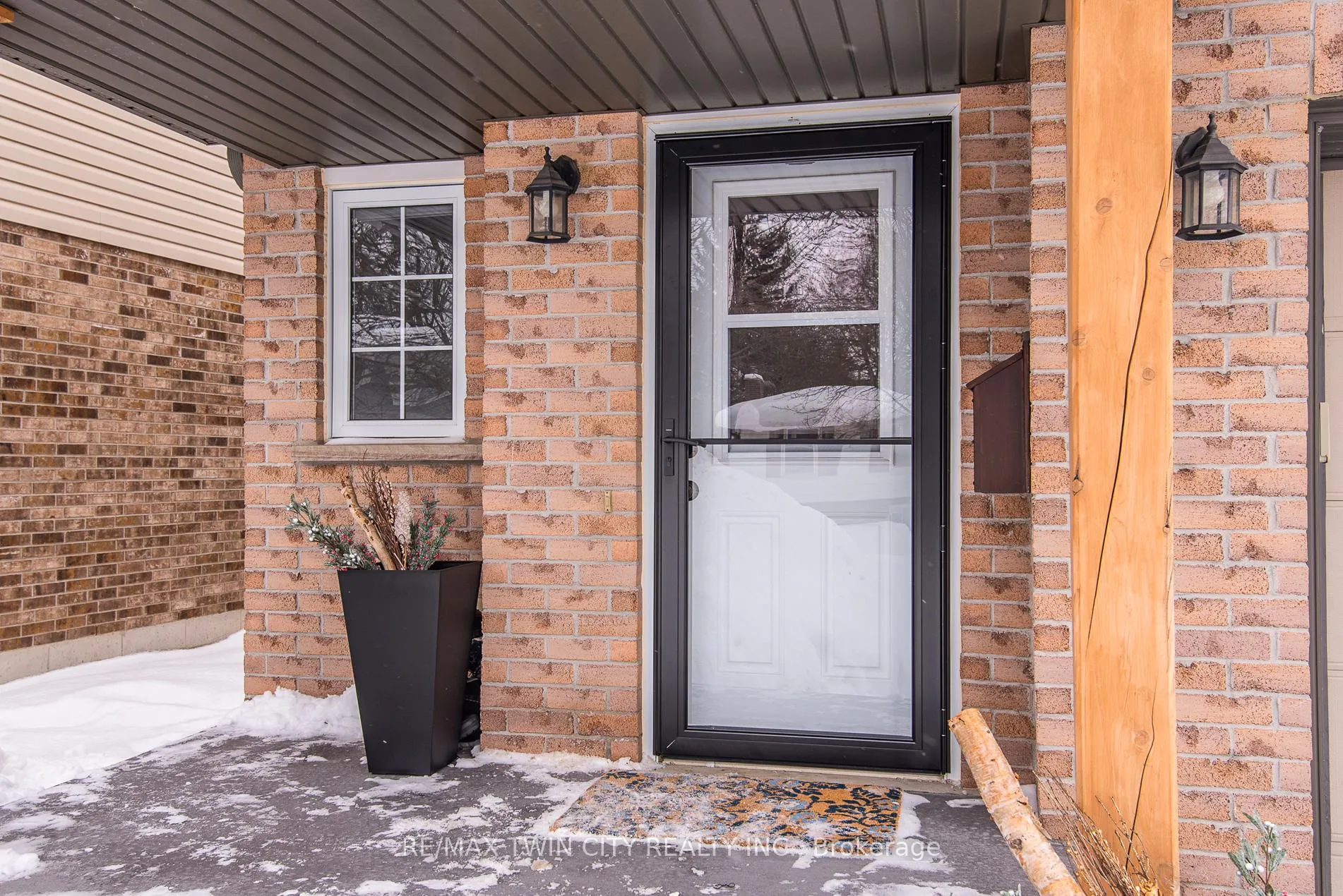 Photo 3 of 37 Duke Street, Waterloo — HOMEH