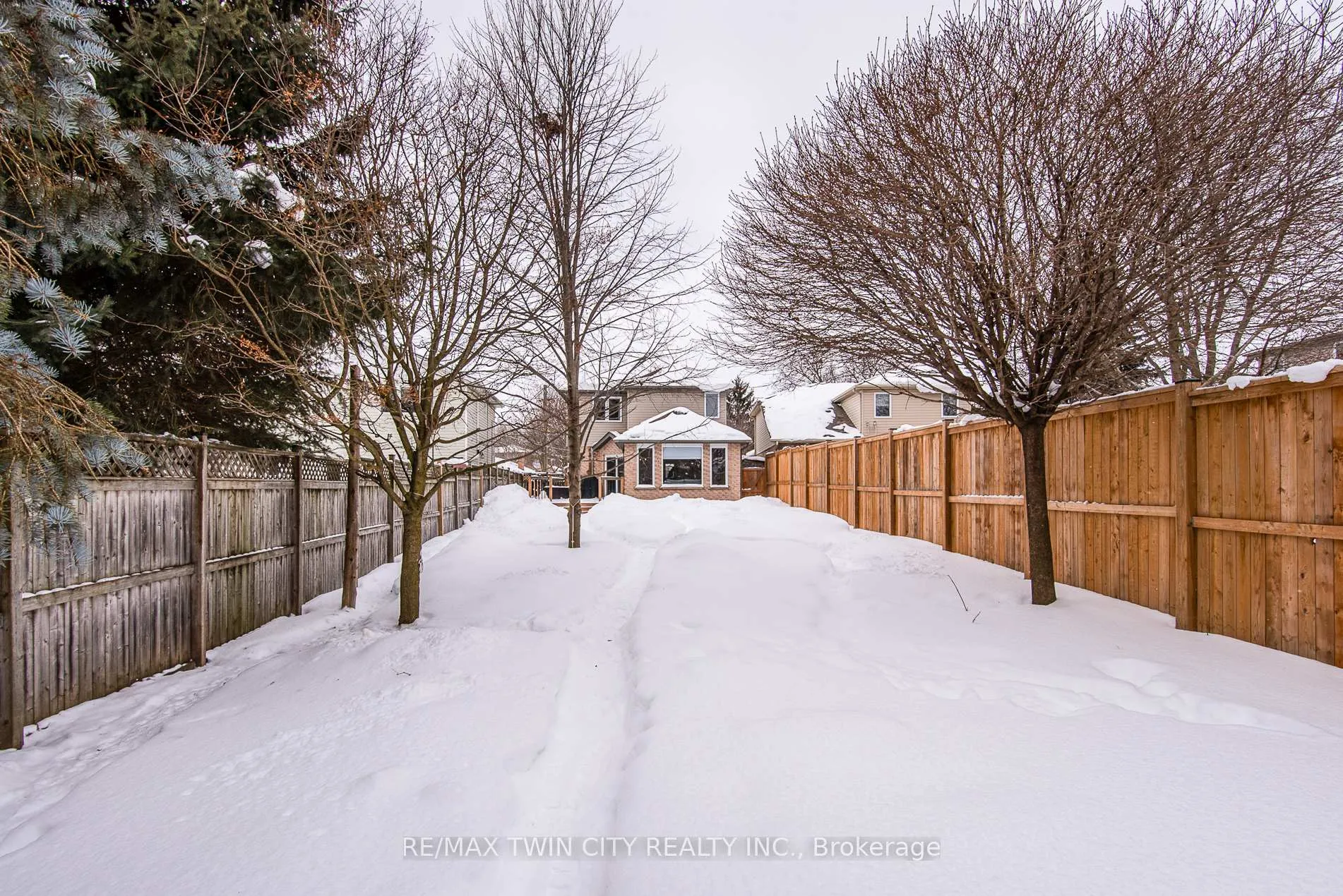 Photo 29 of 37 Duke Street, Waterloo — HOMEH