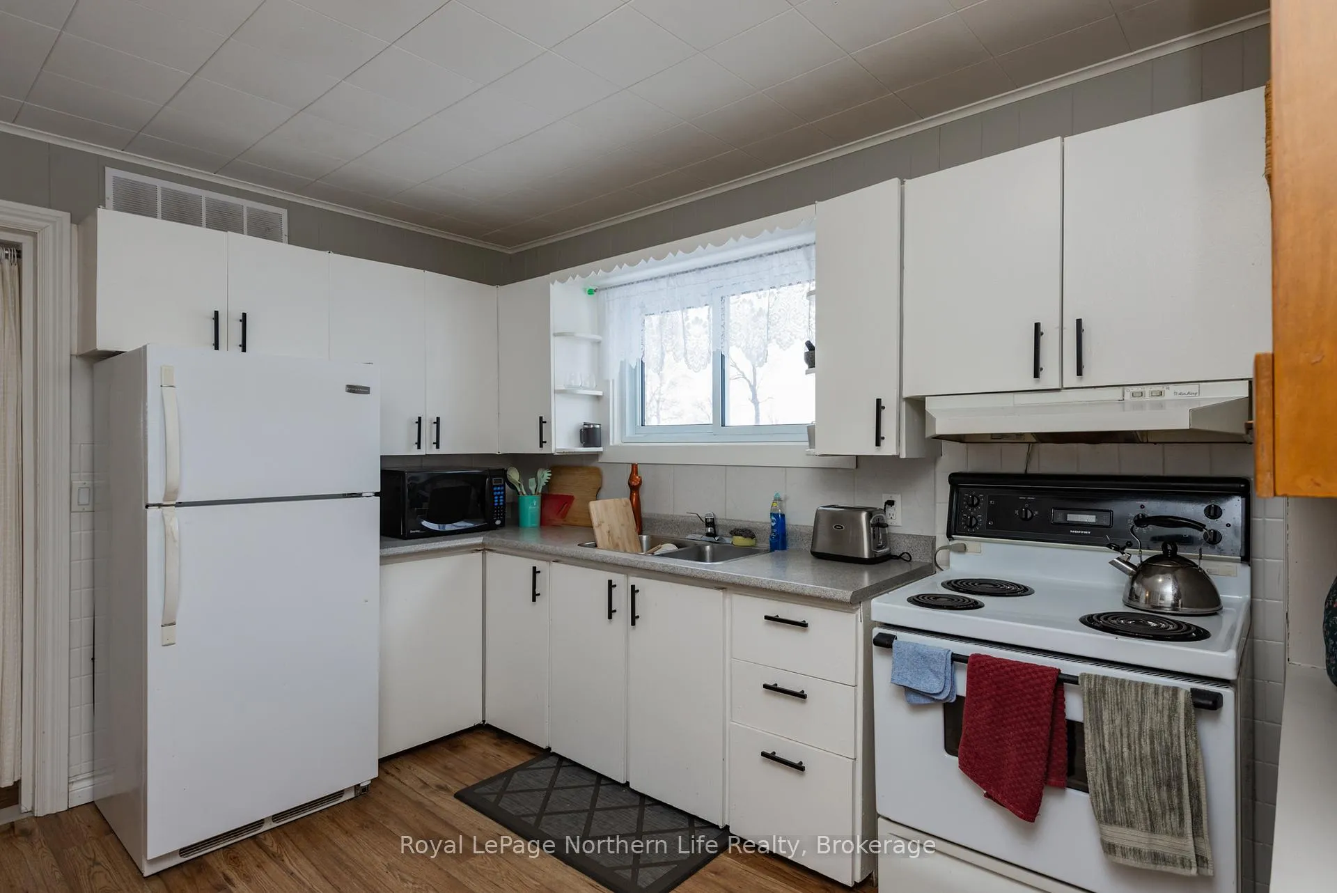 Photo 36 of 581 Banner Avenue, North Bay, Ferris — HOMEH