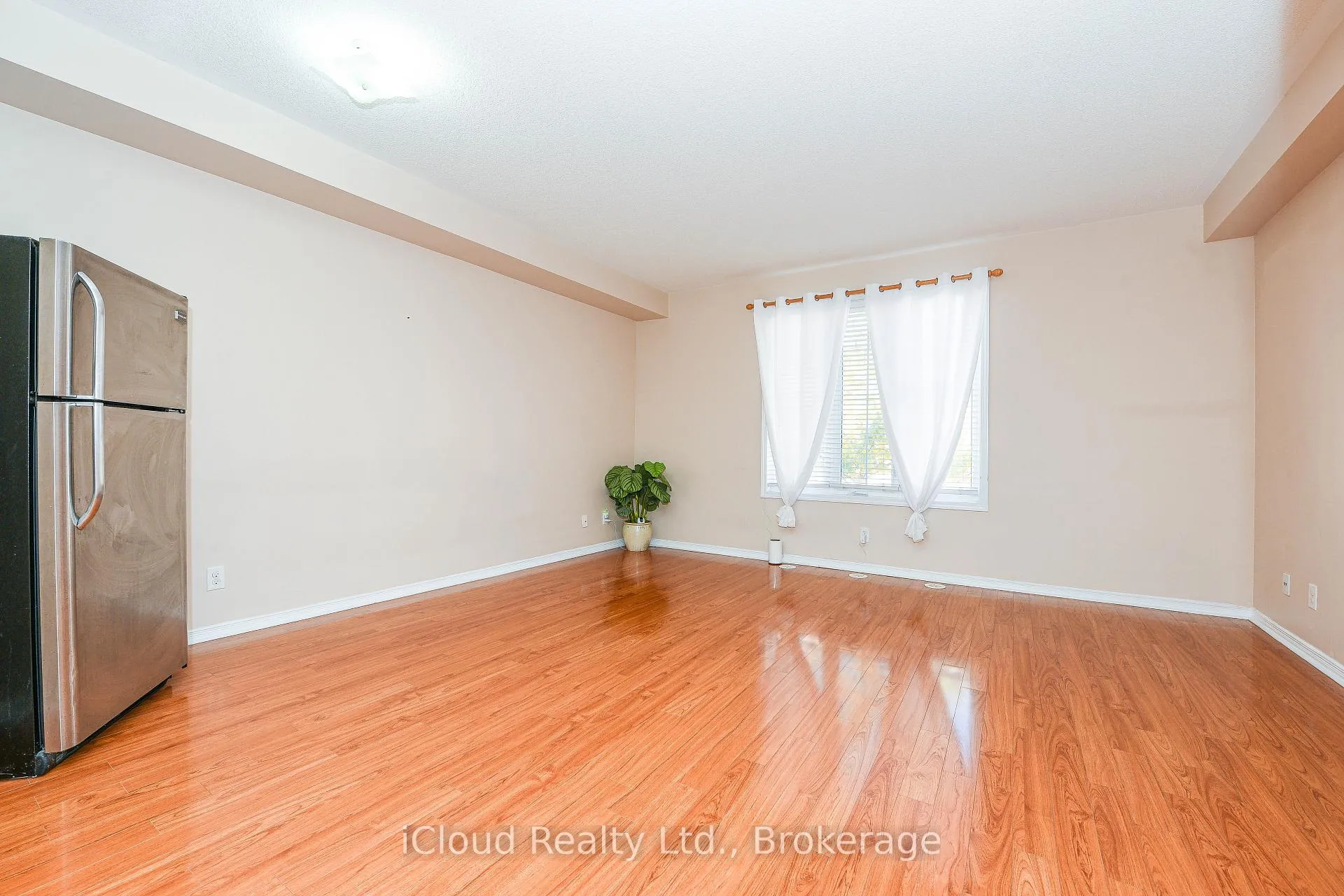 Photo 3 of 103 Cedar Lake Crescent, Brampton, Bram West — HOMEH