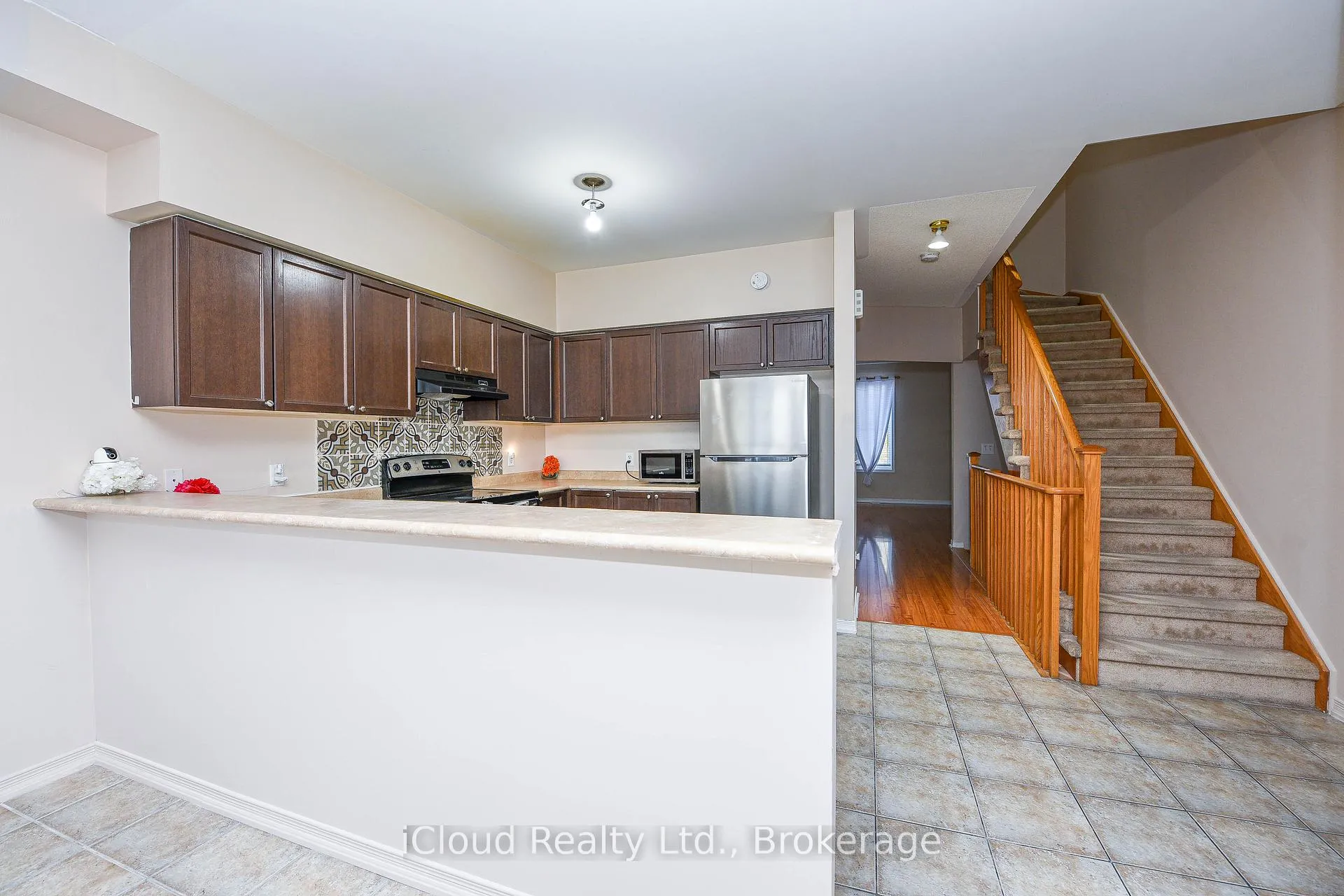 Photo 7 of 103 Cedar Lake Crescent, Brampton, Bram West — HOMEH