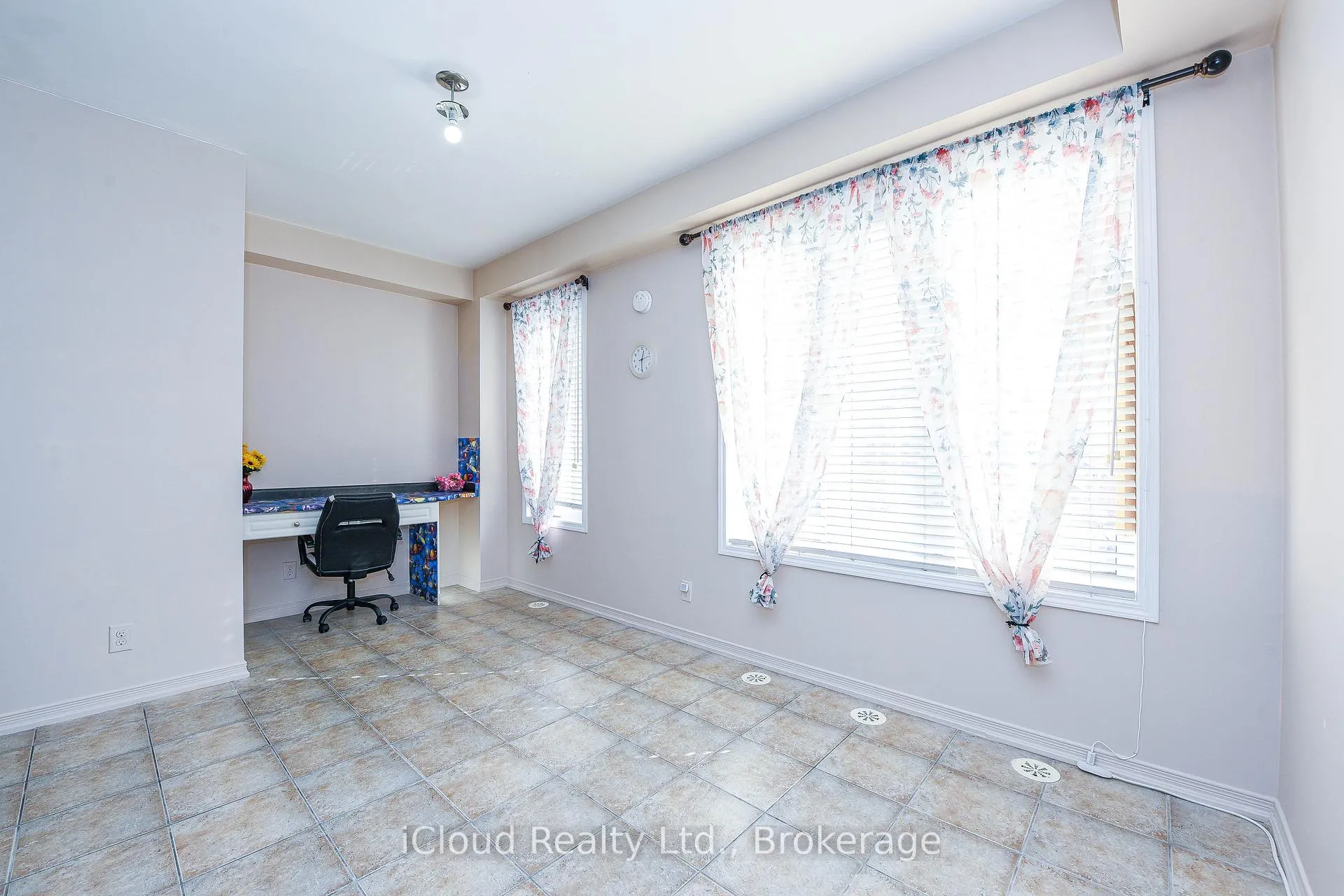 Photo 11 of 103 Cedar Lake Crescent, Brampton, Bram West — HOMEH