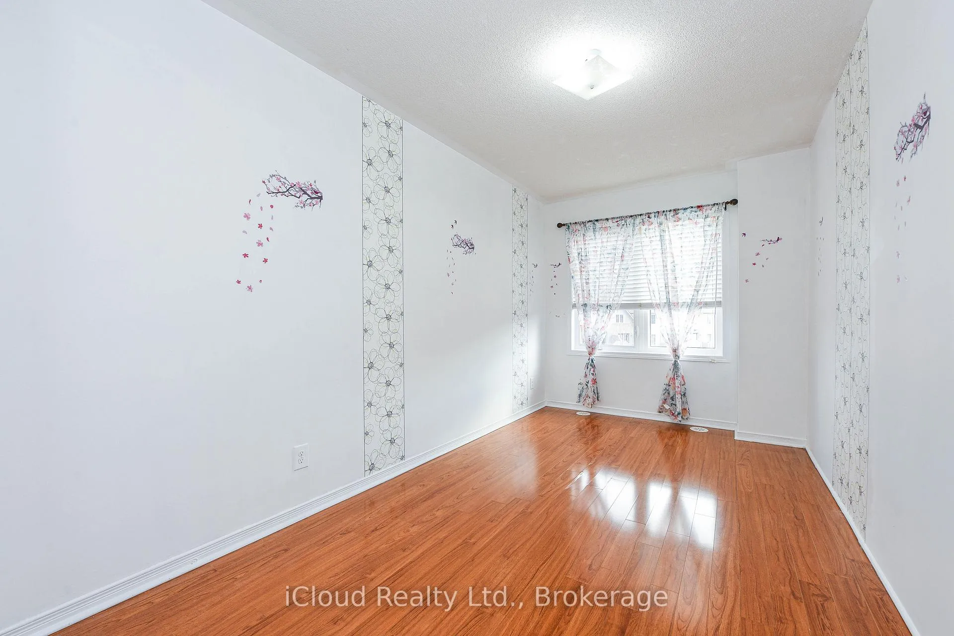 Photo 19 of 103 Cedar Lake Crescent, Brampton, Bram West — HOMEH