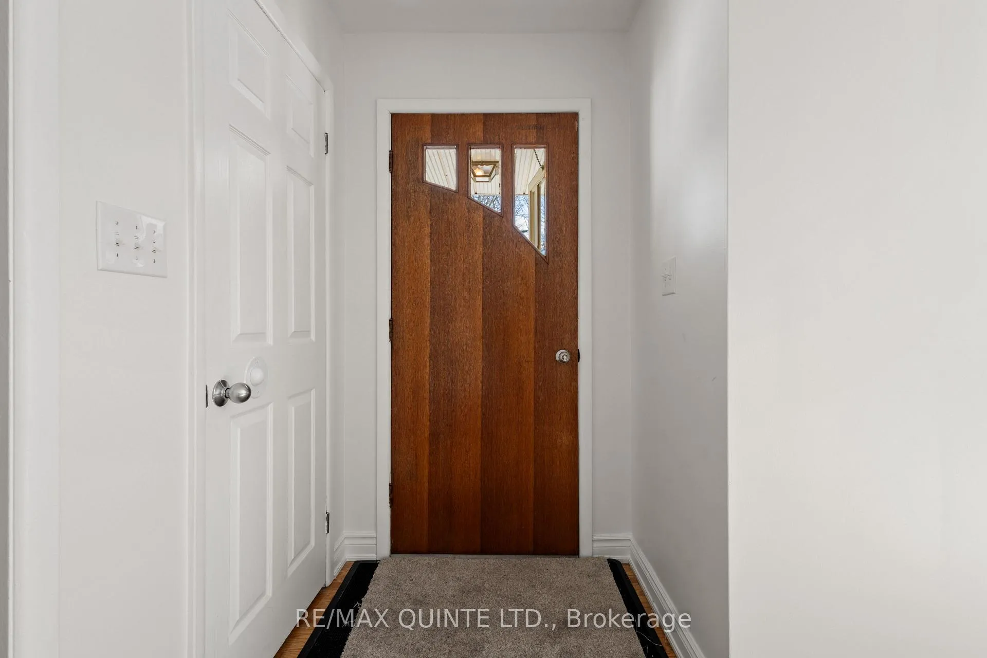 Photo 9 of 20 Prospect Avenue, Prince Edward County, Picton Ward — HOMEH