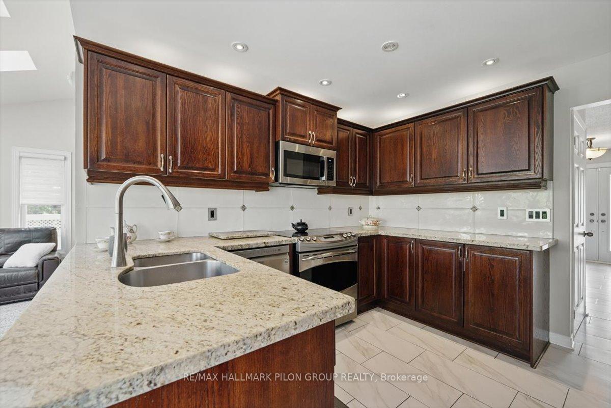 Photo 9 of 54 Fardon Way, Ottawa, Hunt Club Park — HOMEH