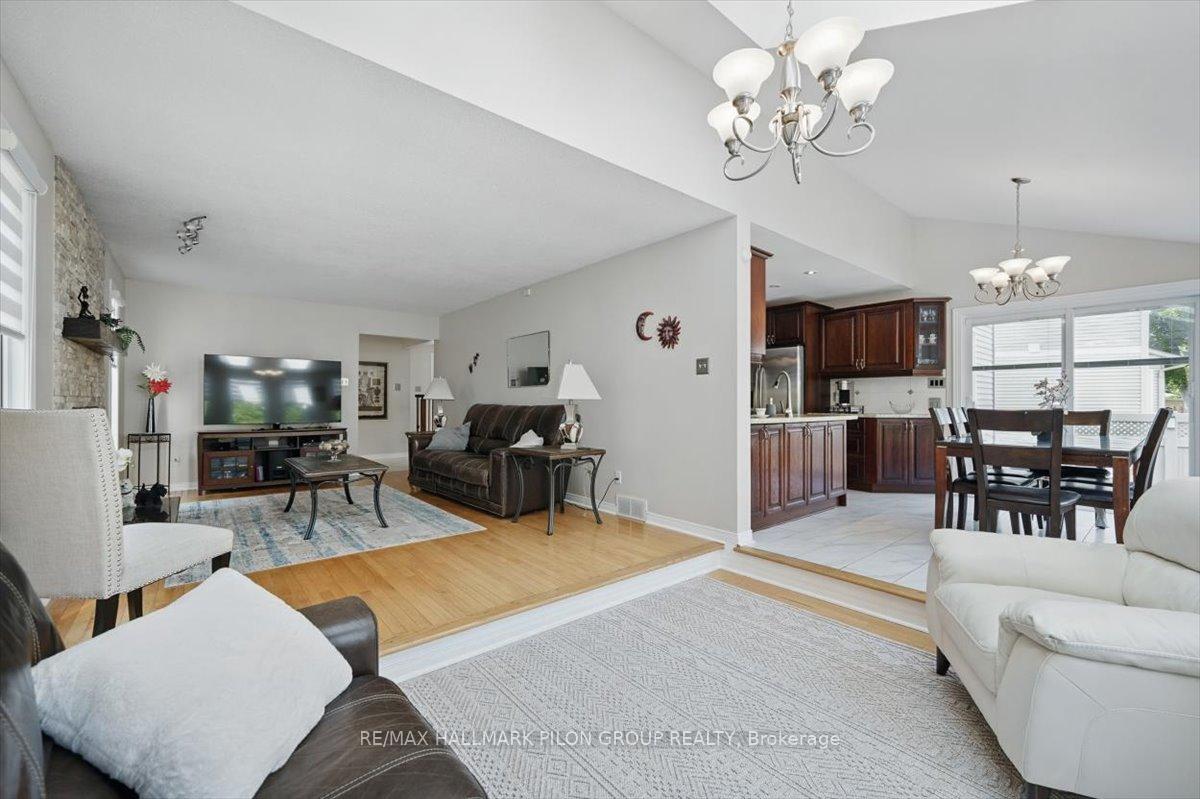 Photo 15 of 54 Fardon Way, Ottawa, Hunt Club Park — HOMEH