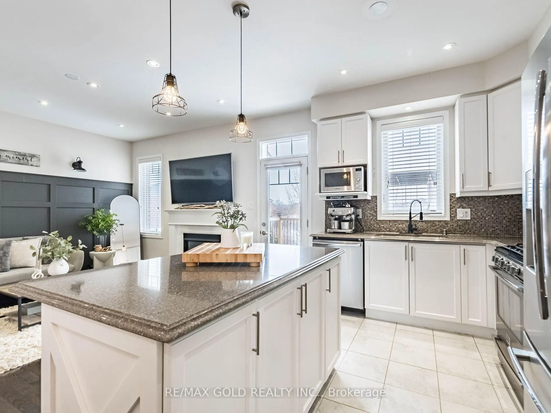 Photo 11 of 9 Polstar Road, Brampton, Northwest Brampton — HOMEH