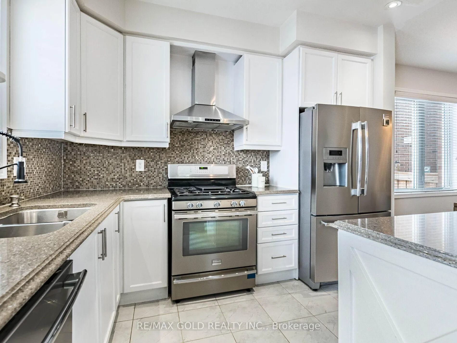 Photo 12 of 9 Polstar Road, Brampton, Northwest Brampton — HOMEH