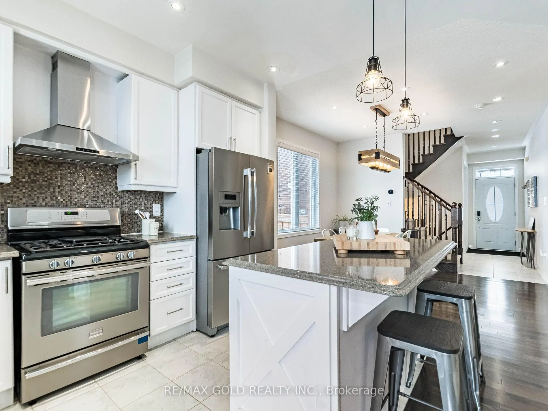 Photo 15 of 9 Polstar Road, Brampton, Northwest Brampton — HOMEH