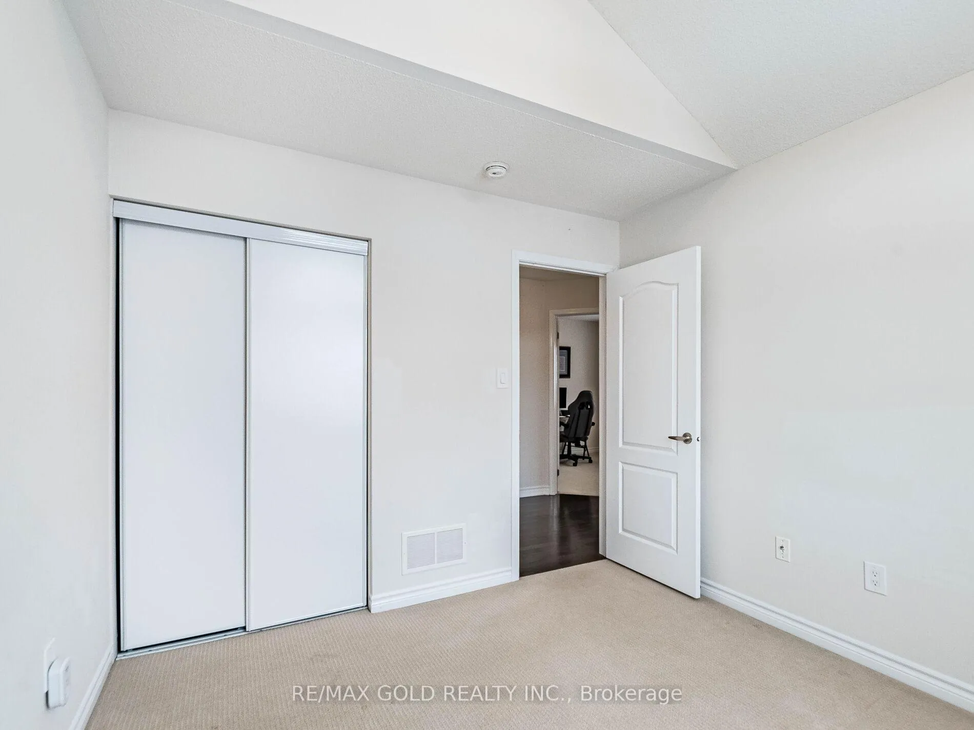 Photo 24 of 9 Polstar Road, Brampton, Northwest Brampton — HOMEH