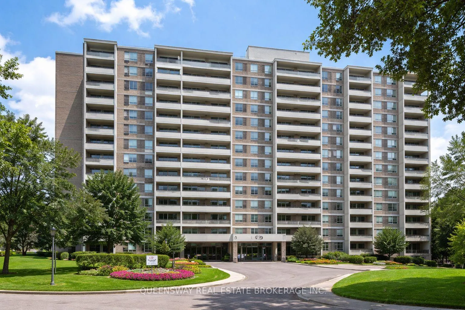 Front of Unit 504, 10 Edgecliff Golfway