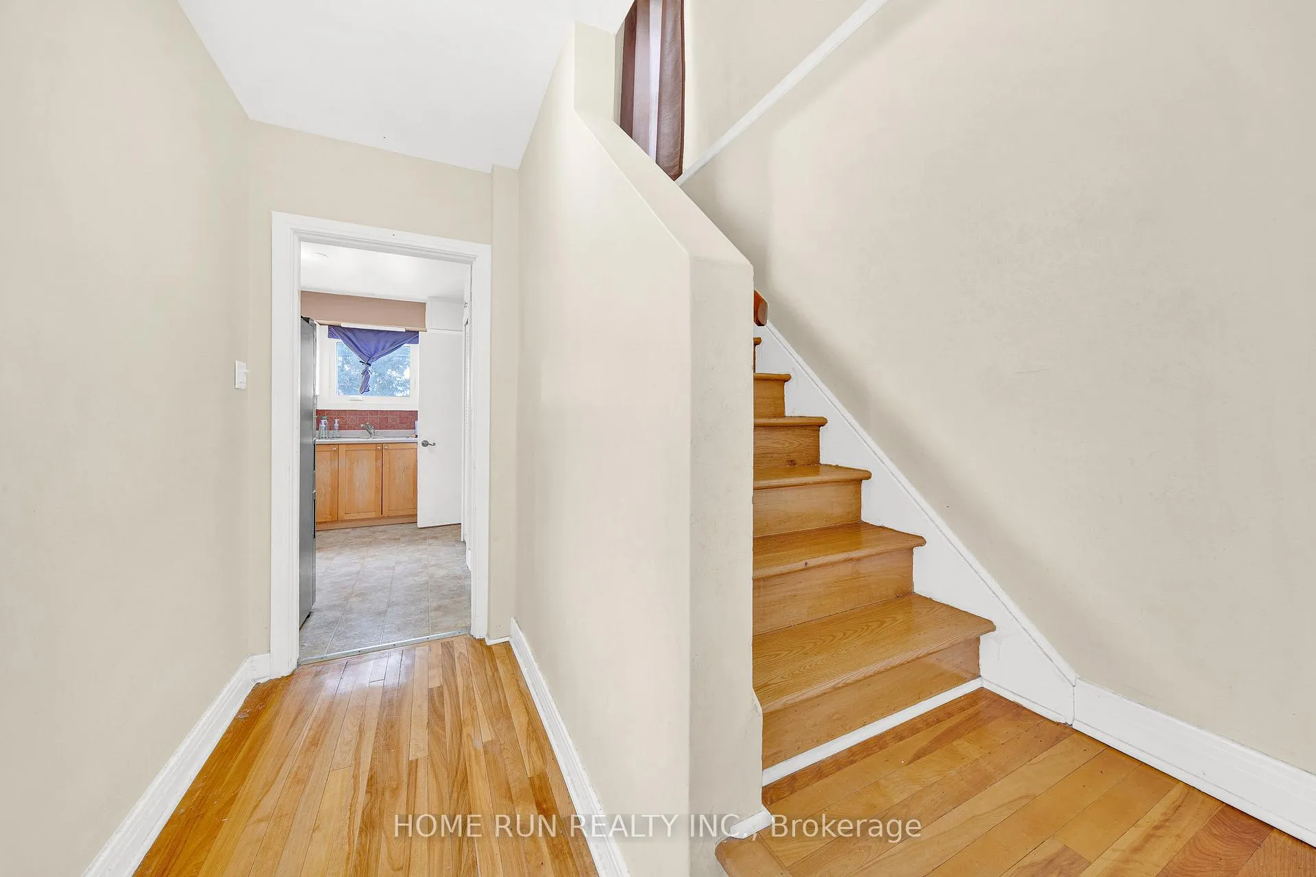 Photo 5 of 546 Donald Street, Ottawa, Castle Heights/Rideau High — HOMEH