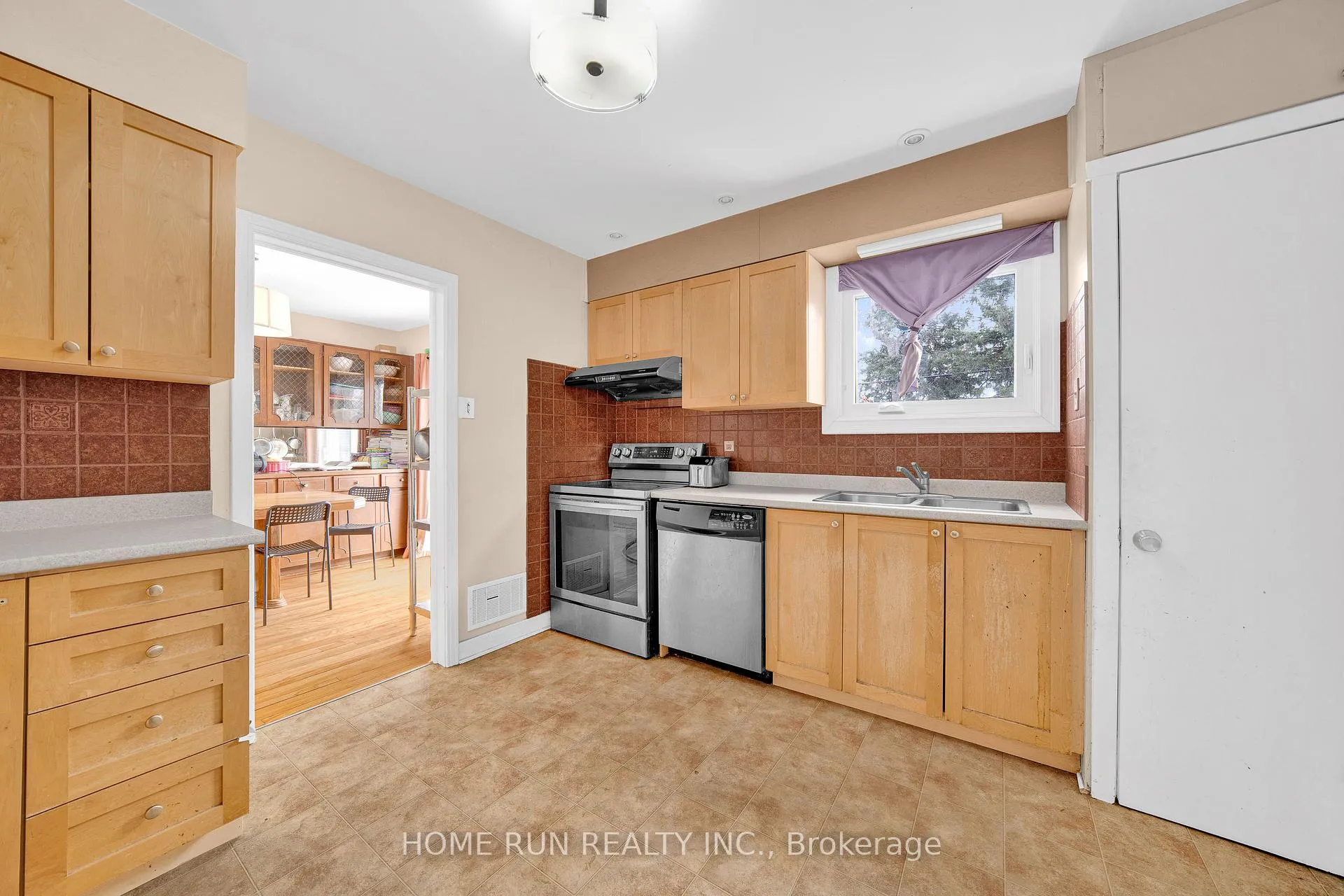 Photo 6 of 546 Donald Street, Ottawa, Castle Heights/Rideau High — HOMEH