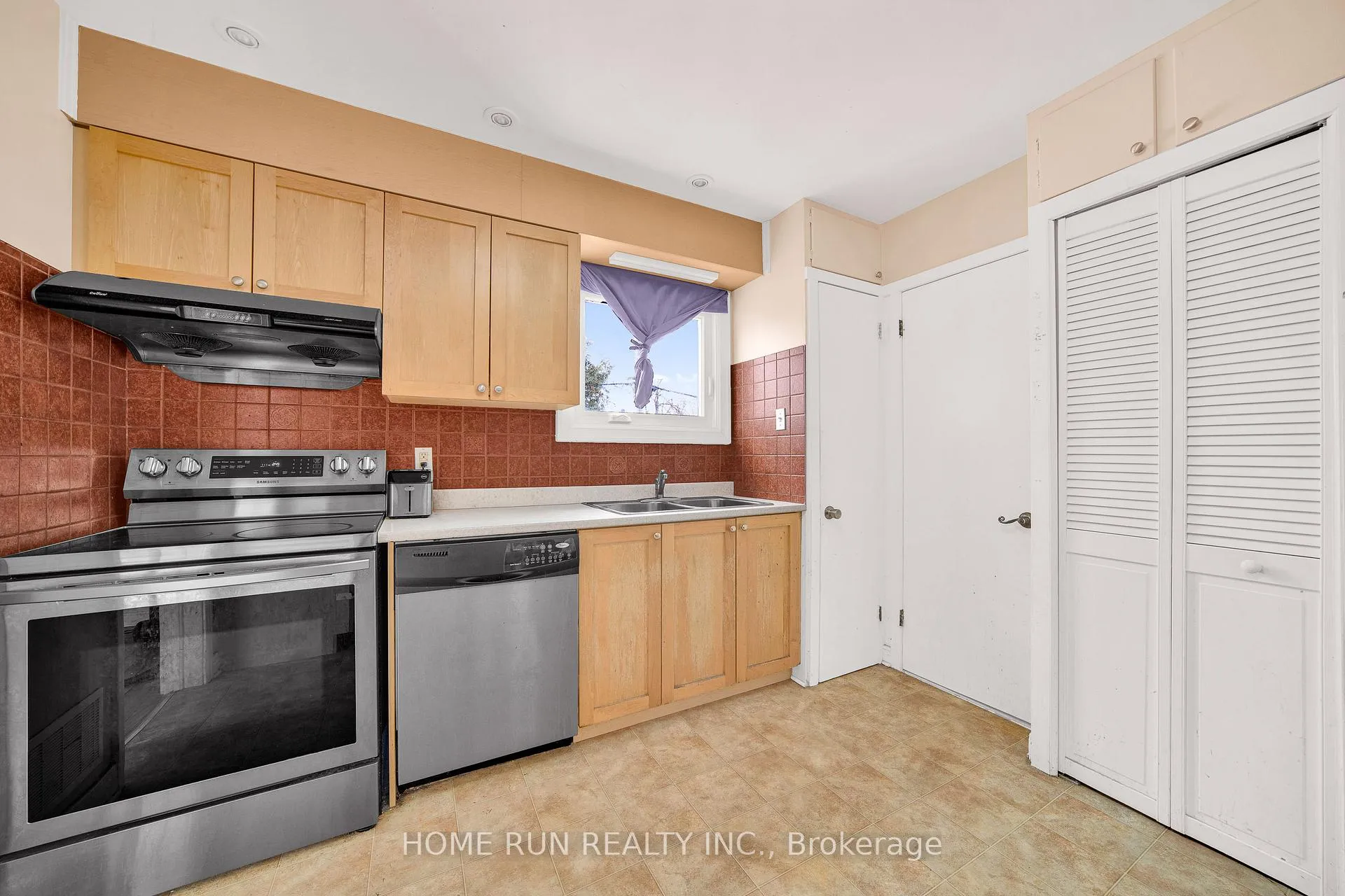 Photo 7 of 546 Donald Street, Ottawa, Castle Heights/Rideau High — HOMEH