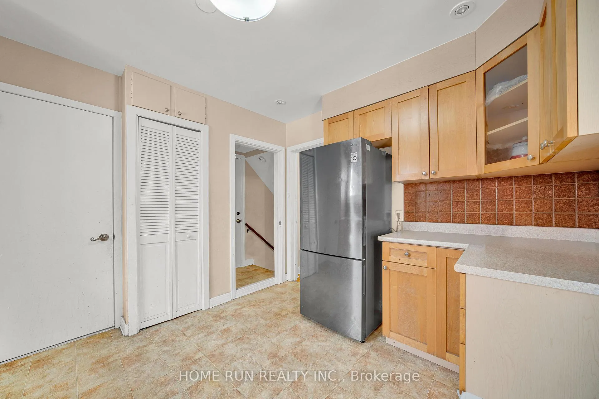 Photo 8 of 546 Donald Street, Ottawa, Castle Heights/Rideau High — HOMEH