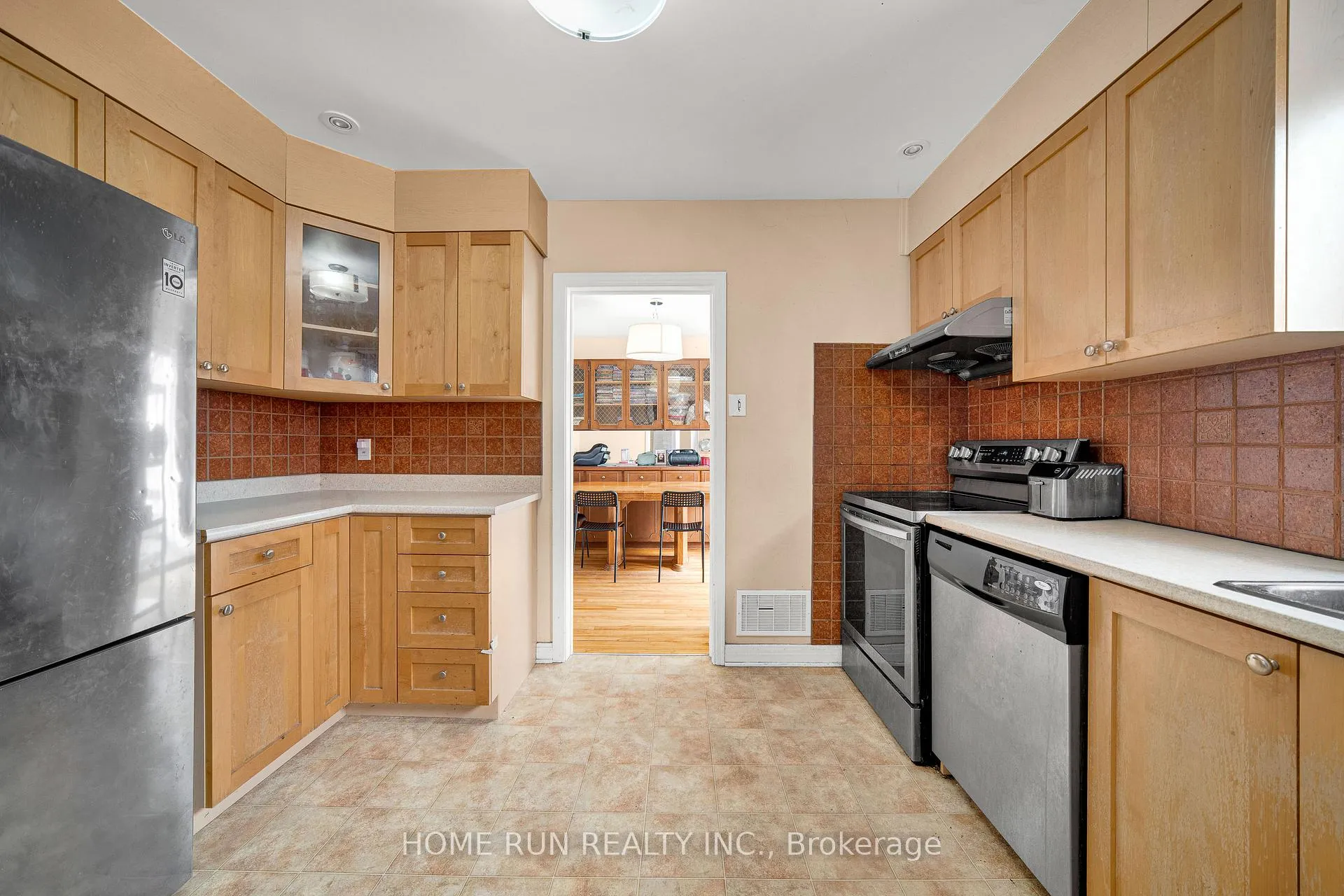 Photo 9 of 546 Donald Street, Ottawa, Castle Heights/Rideau High — HOMEH