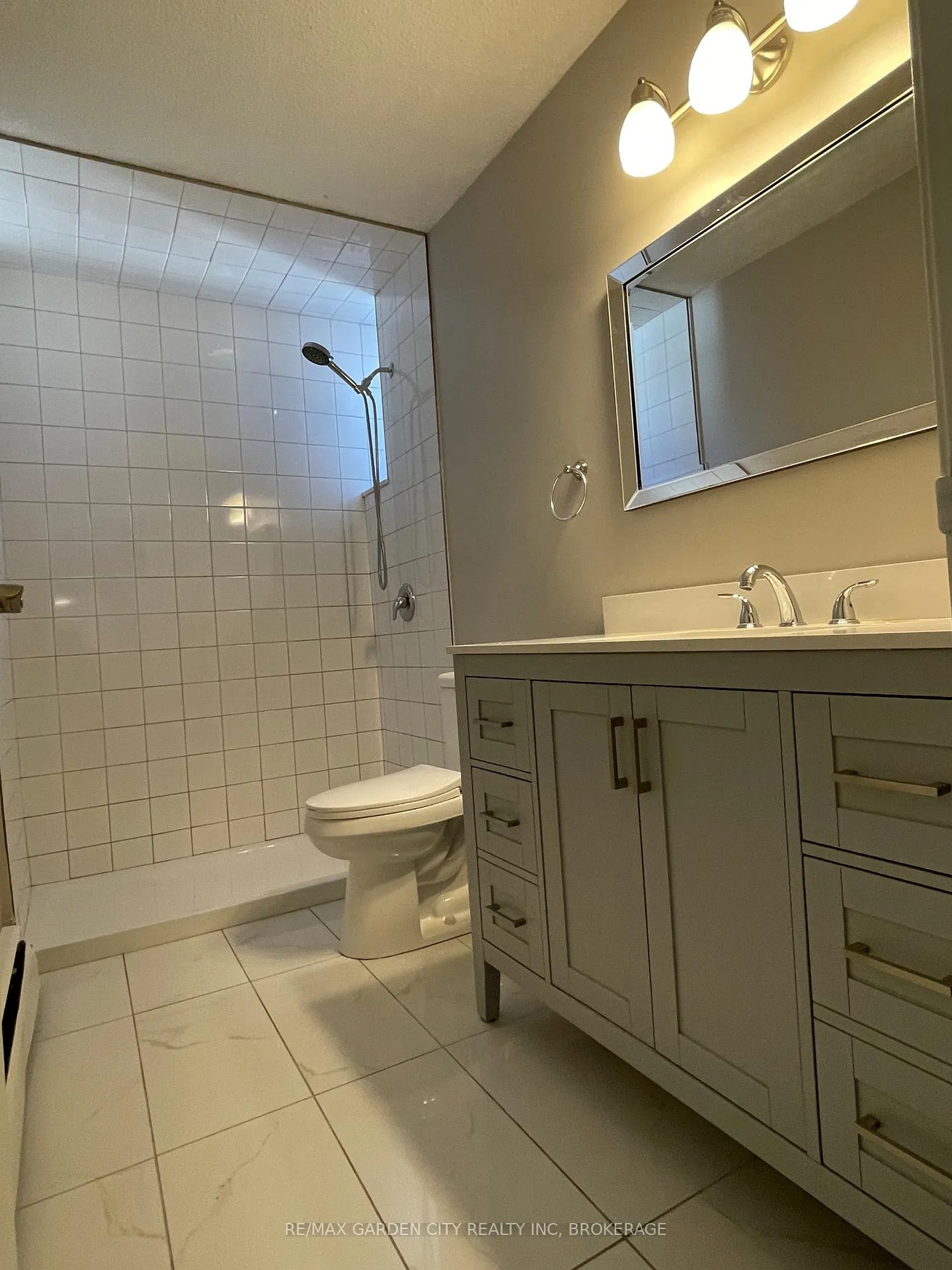 Photo 13 of 151 Plymouth Road, Welland, Lincoln/Crowland — HOMEH