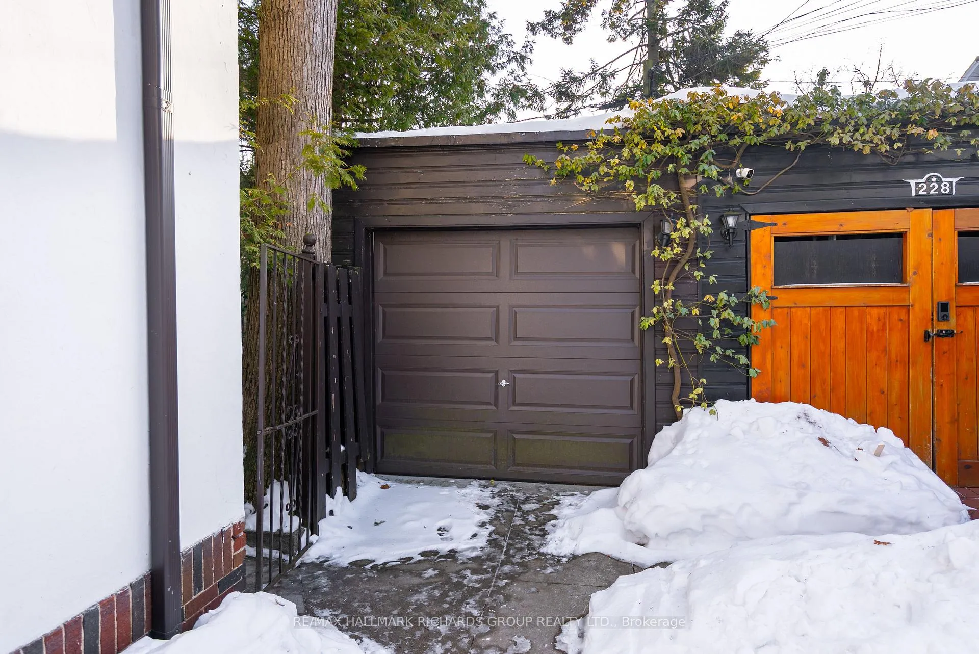 Photo 24 of 226 Glen Manor Drive W, Toronto, The Beaches — HOMEH