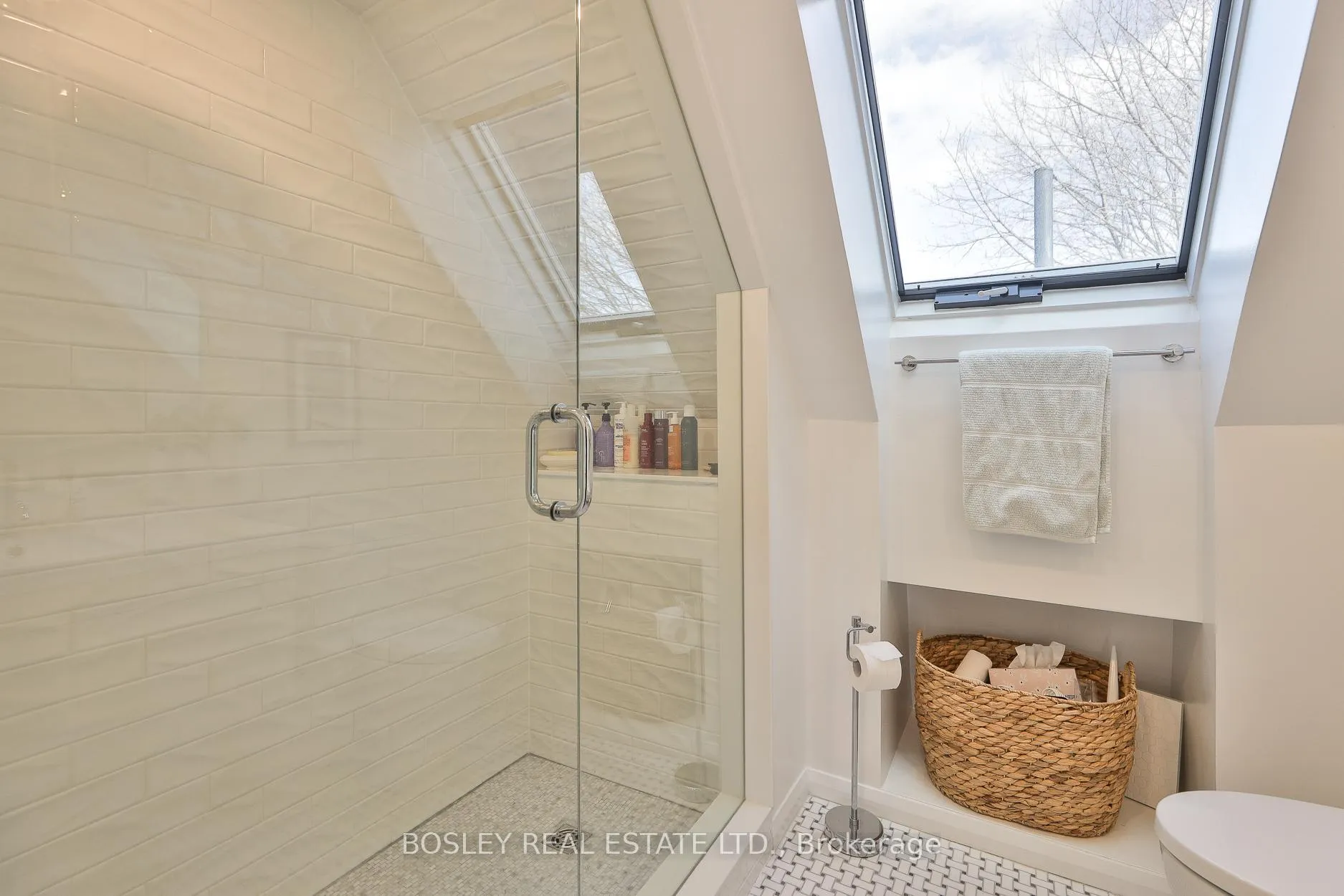 Photo 30 of 19 Ravina Crescent, Toronto, Blake-Jones — HOMEH