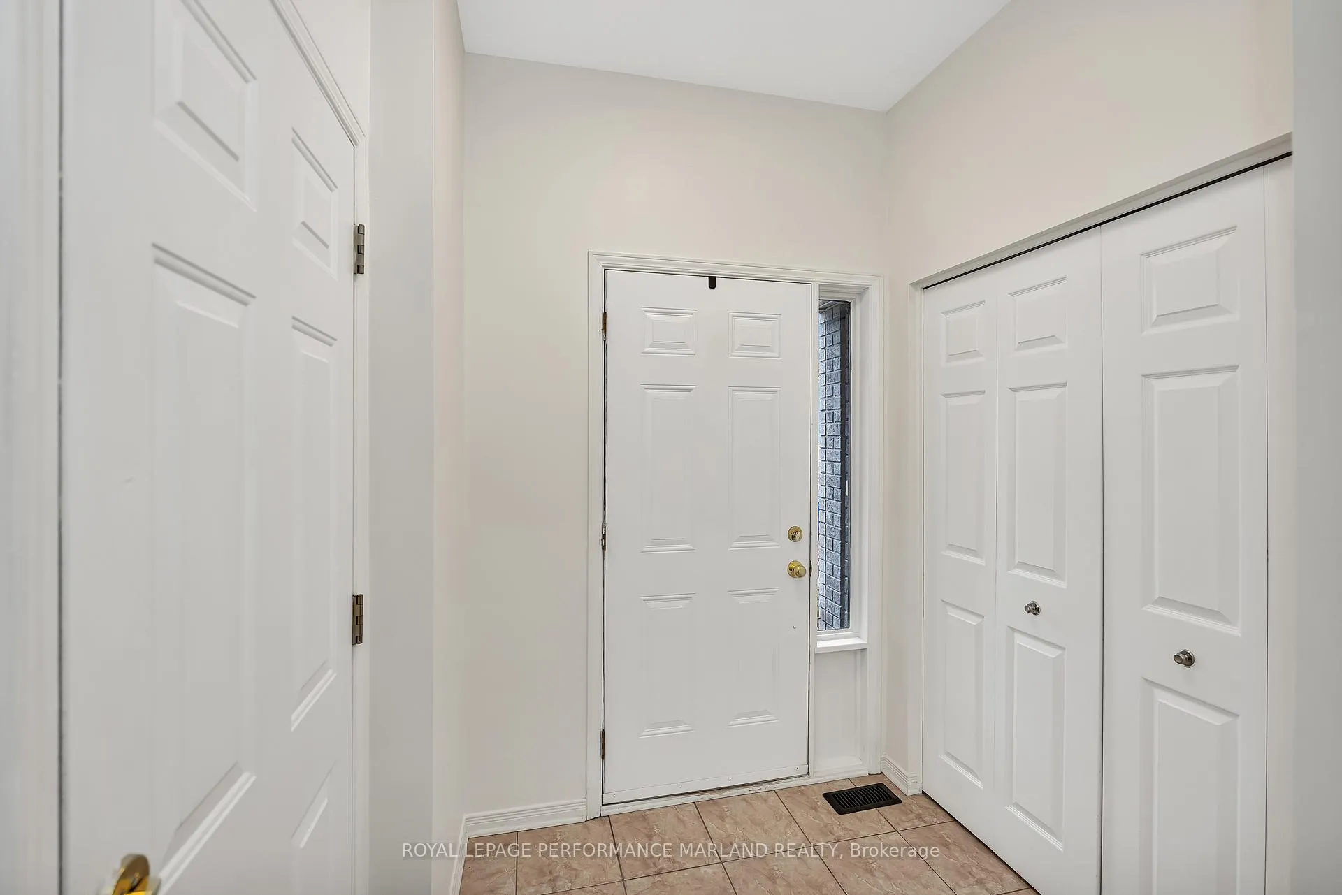 Photo 3 of 151 Kinross Private, Ottawa, Kanata - Morgan's Grant/South March — HOMEH