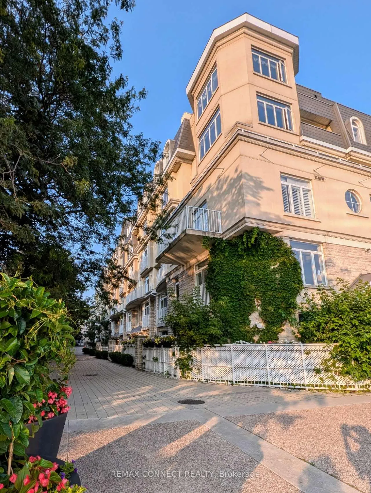 Front of Unit 673, 38 Stadium Road