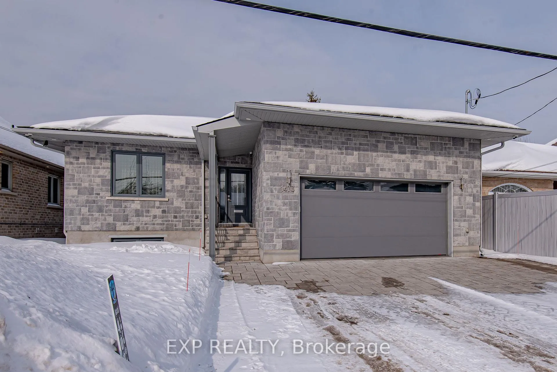 Front of 1473 Rosebella Avenue W