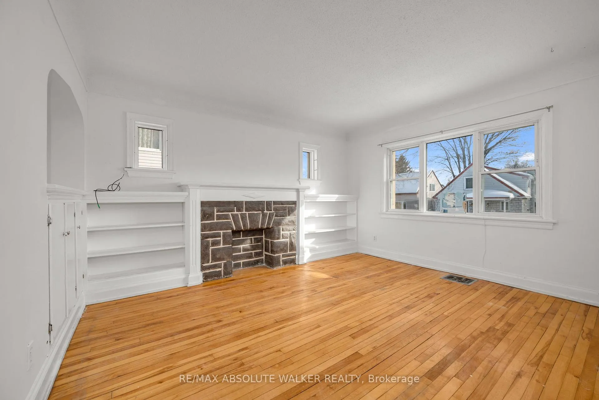 Photo 6 of Unit 2, 131 Dagmar Avenue, Ottawa, Vanier — HOMEH