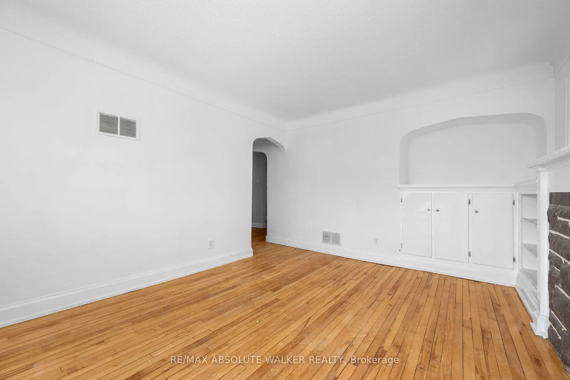 Photo 7 of Unit 2, 131 Dagmar Avenue, Ottawa, Vanier — HOMEH