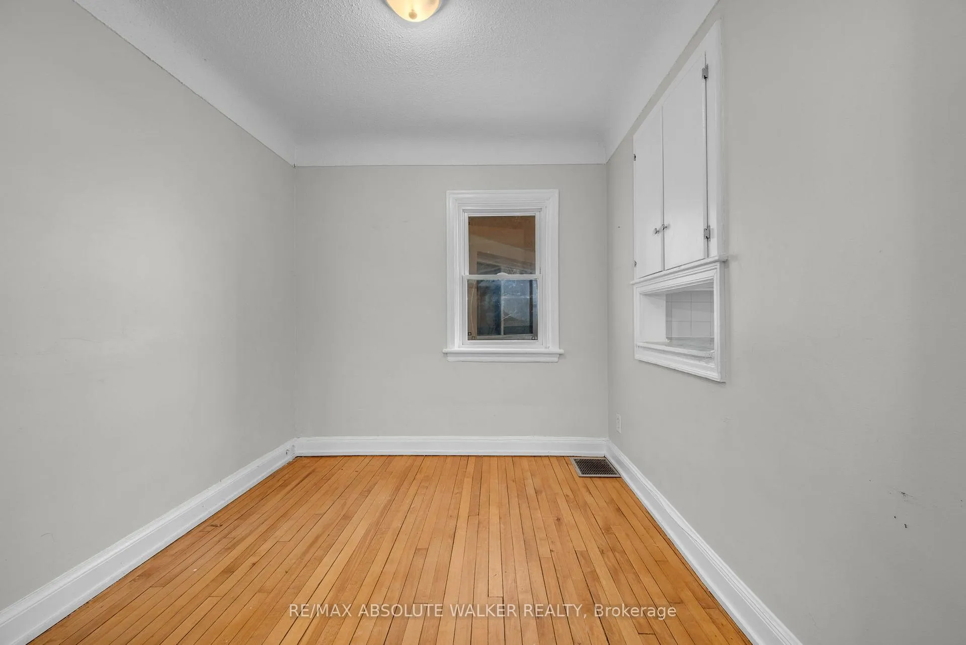 Photo 11 of Unit 2, 131 Dagmar Avenue, Ottawa, Vanier — HOMEH