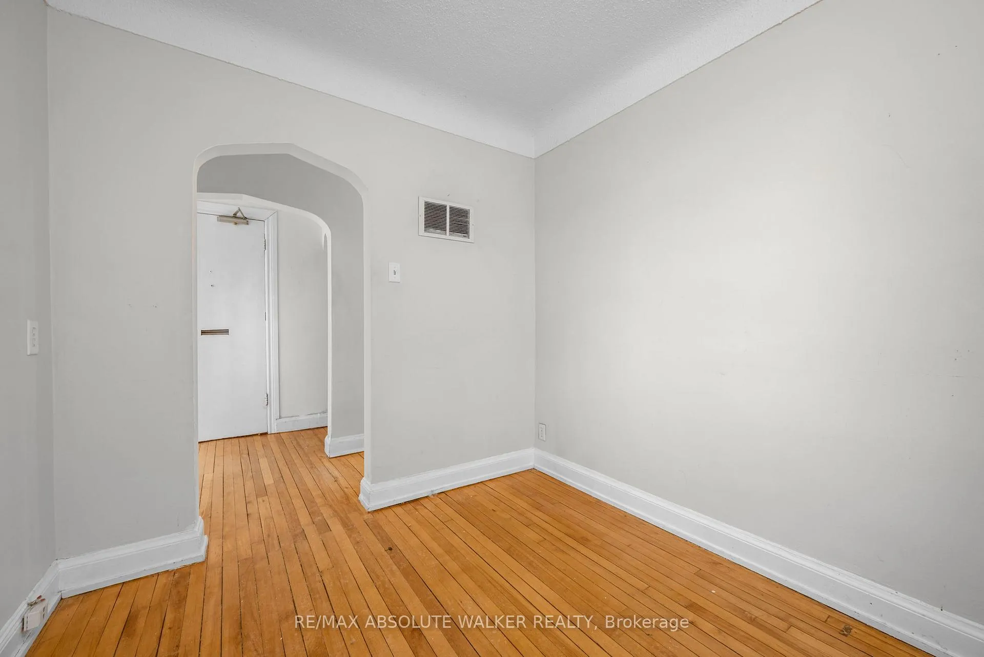 Photo 14 of Unit 2, 131 Dagmar Avenue, Ottawa, Vanier — HOMEH