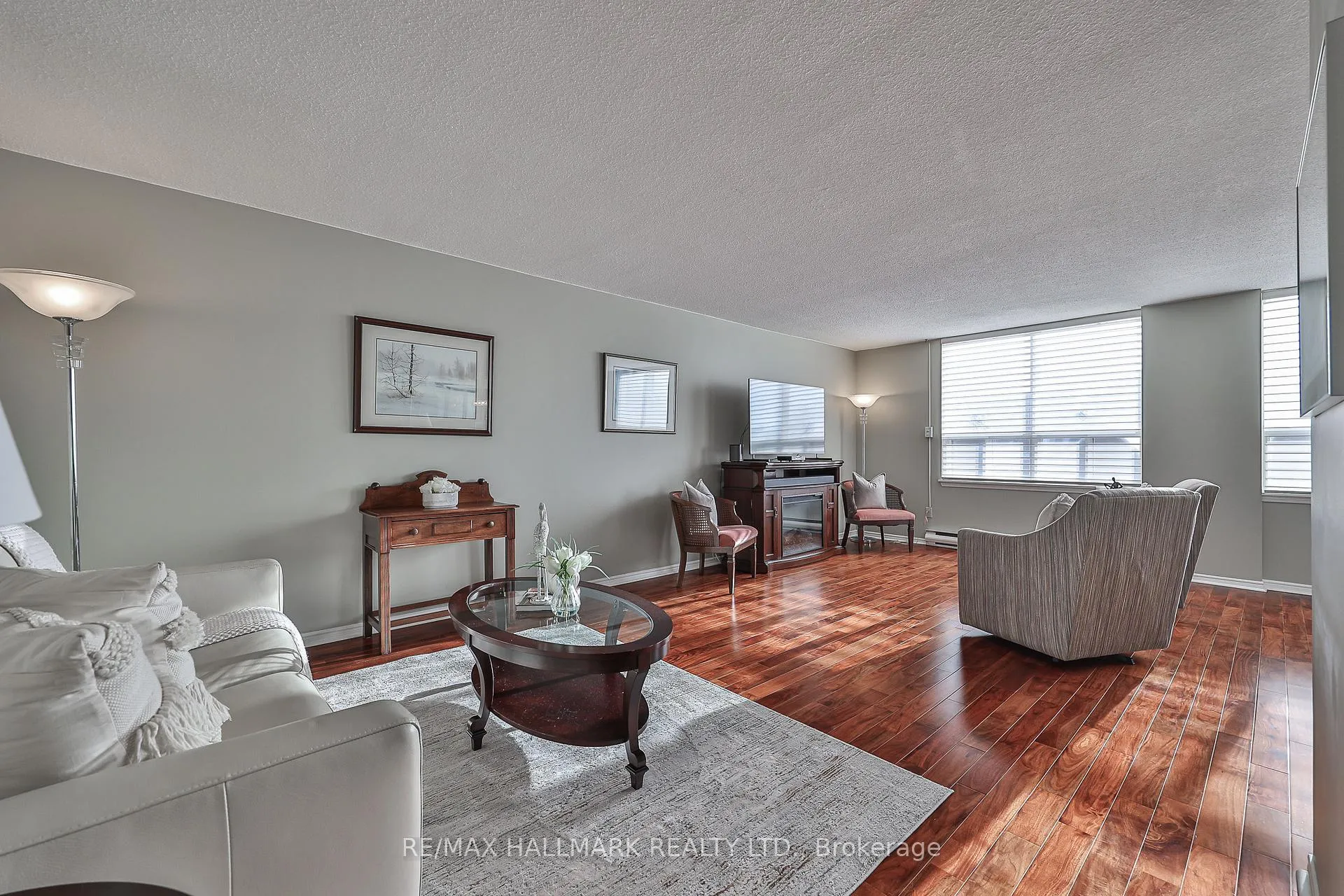 Photo 2 of Unit 402, 58 Church Street E, Brampton, Downtown Brampton — HOMEH