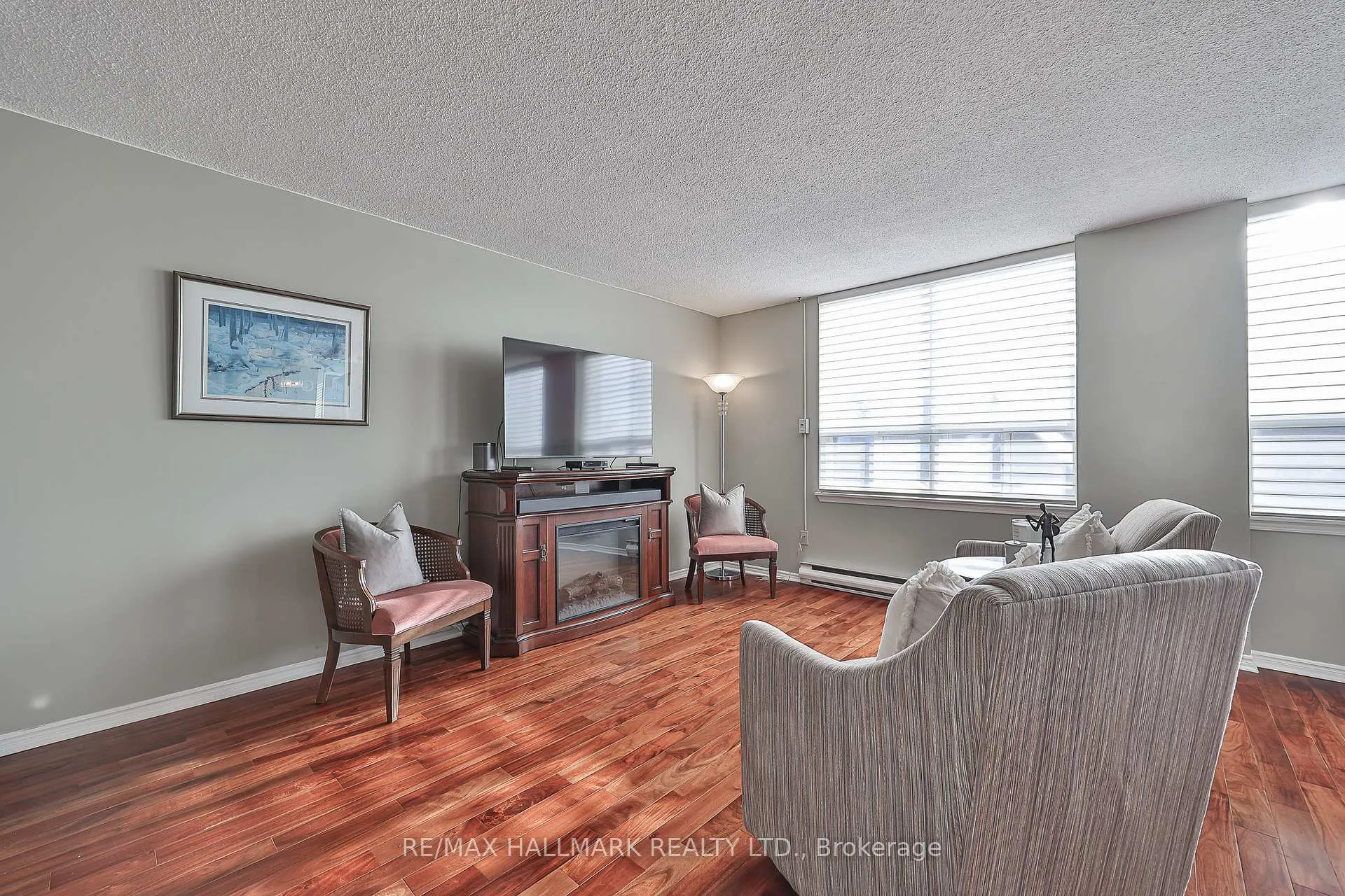 Photo 3 of Unit 402, 58 Church Street E, Brampton, Downtown Brampton — HOMEH