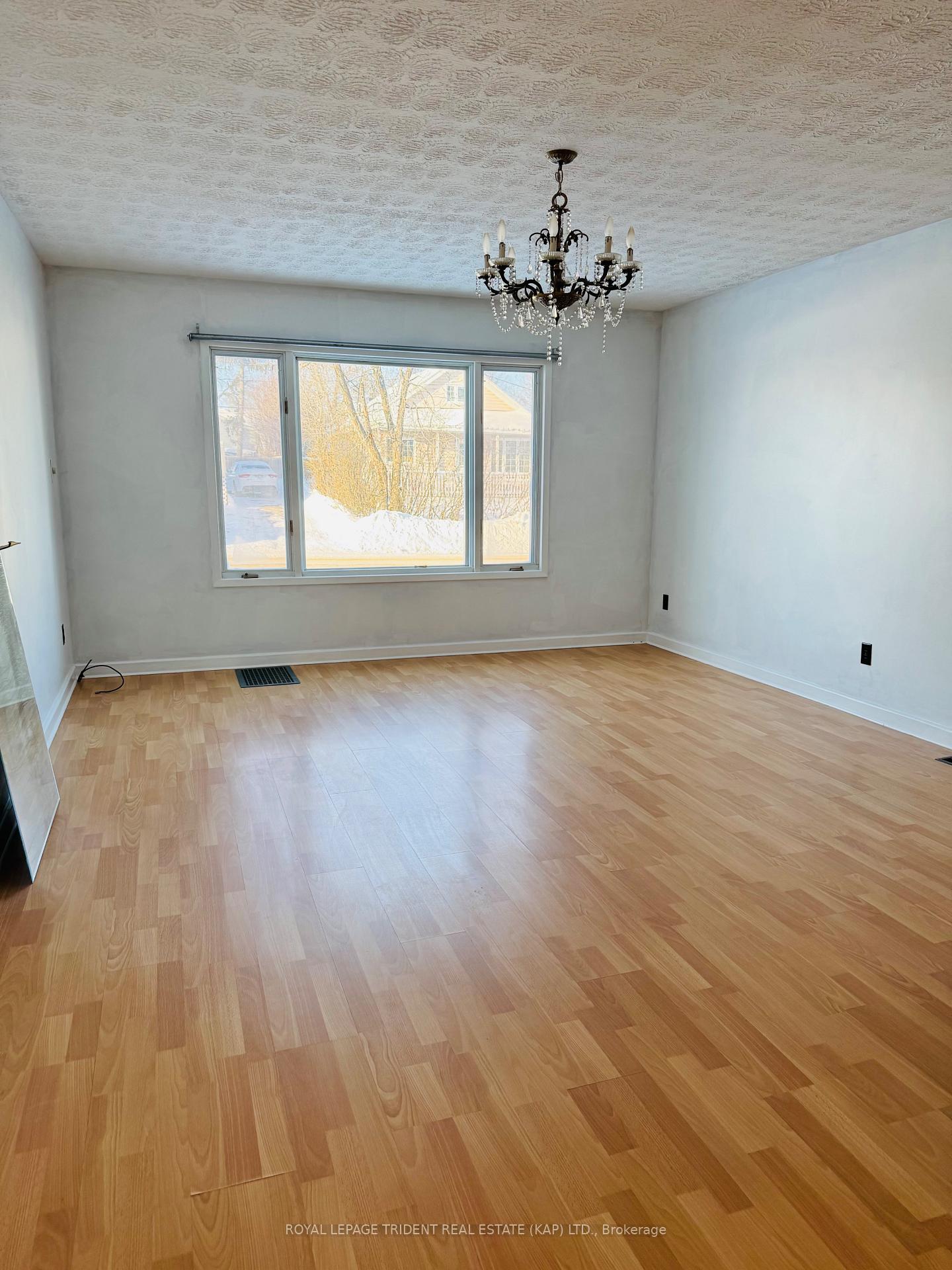 Photo 4 of 24 Cedar Street, Kapuskasing — HOMEH