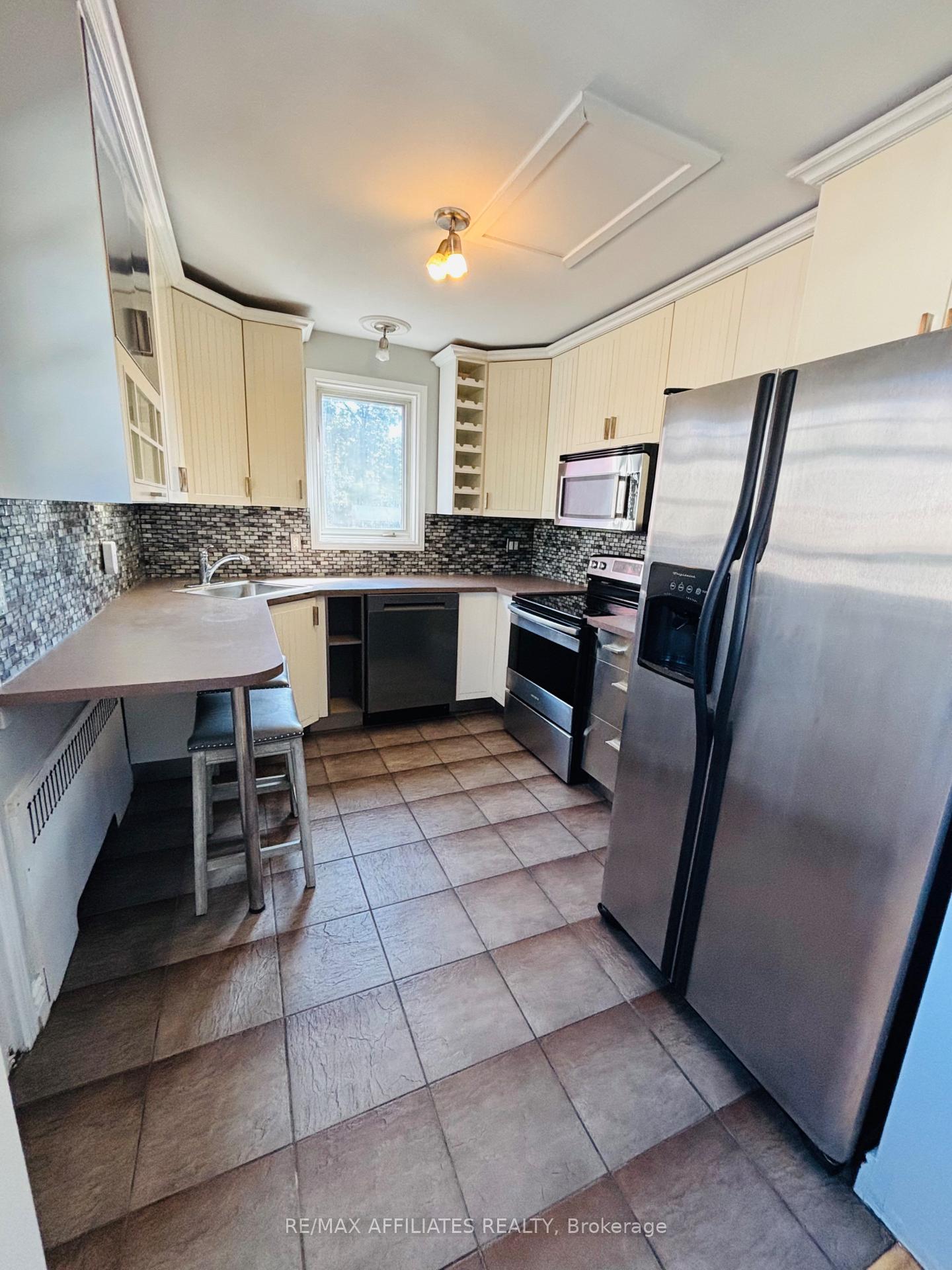 Photo 3 of Unit 2, 320 Laurier Avenue E, Ottawa, Sandy Hill — HOMEH