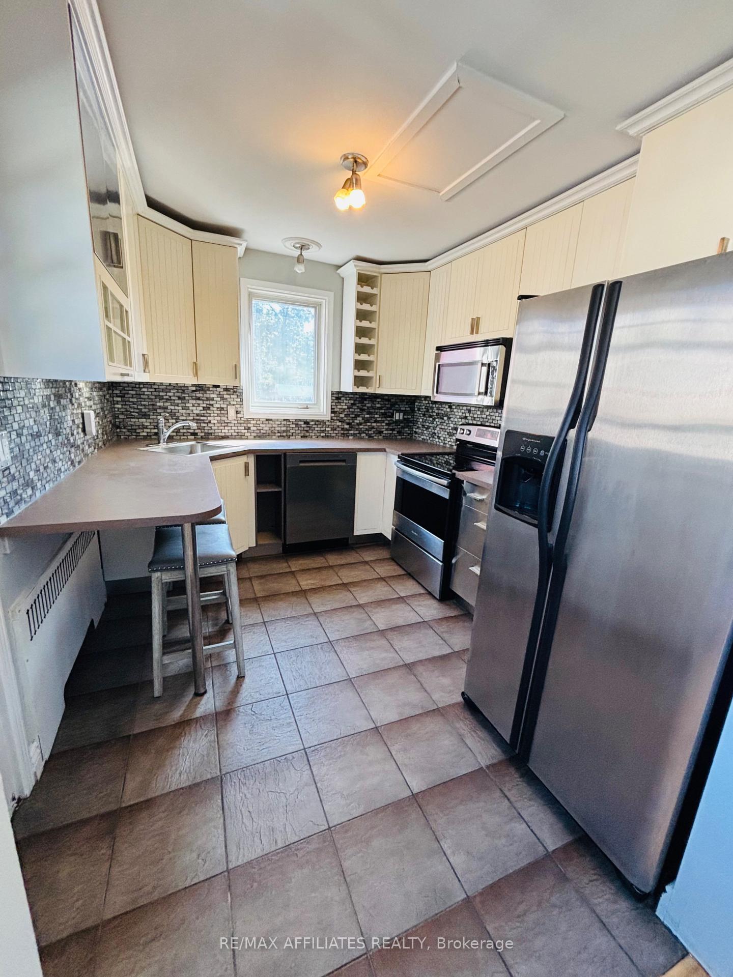 Photo 4 of Unit 2, 320 Laurier Avenue E, Ottawa, Sandy Hill — HOMEH