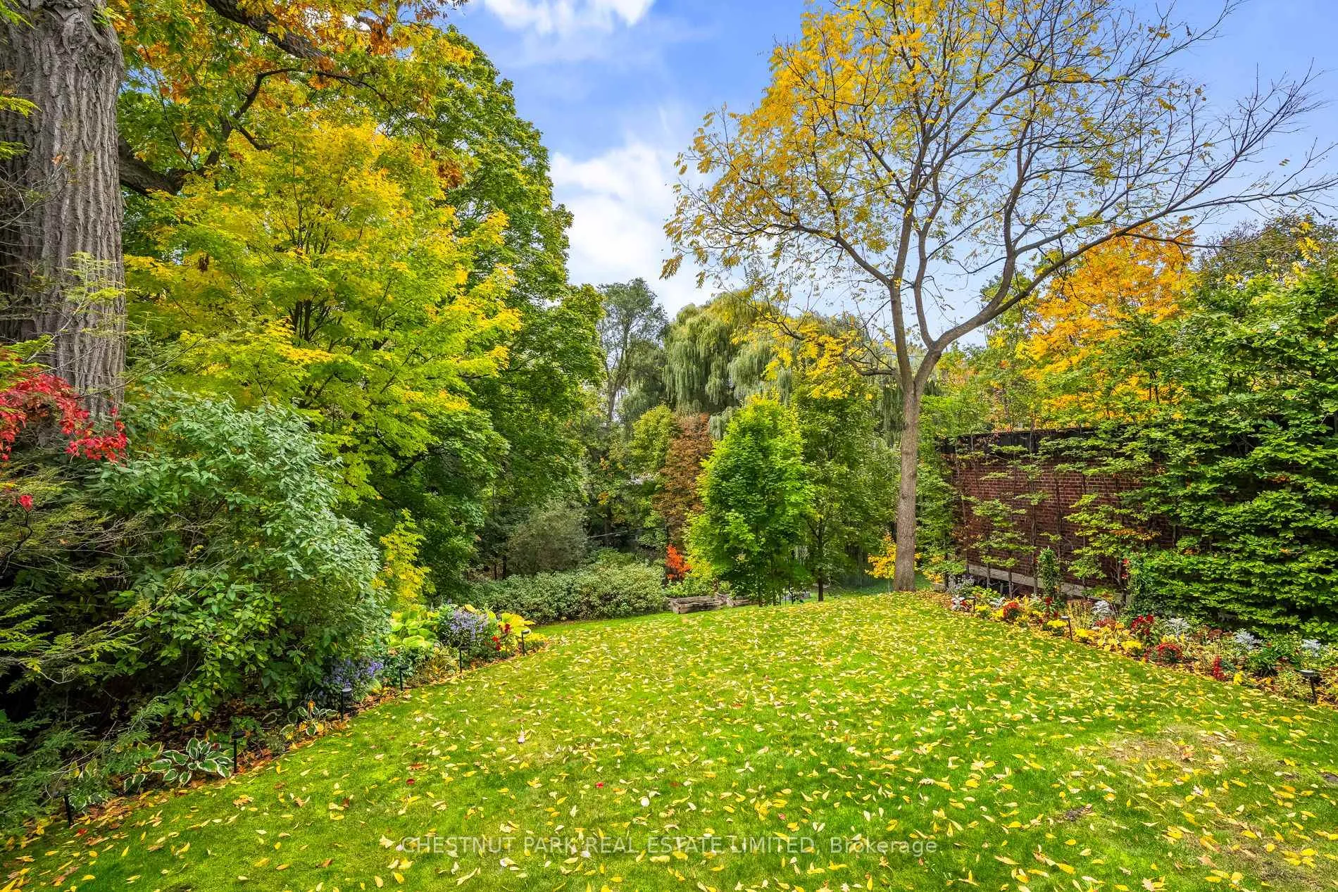 Photo 23 of 31 South Drive, Toronto, Rosedale-Moore Park — HOMEH