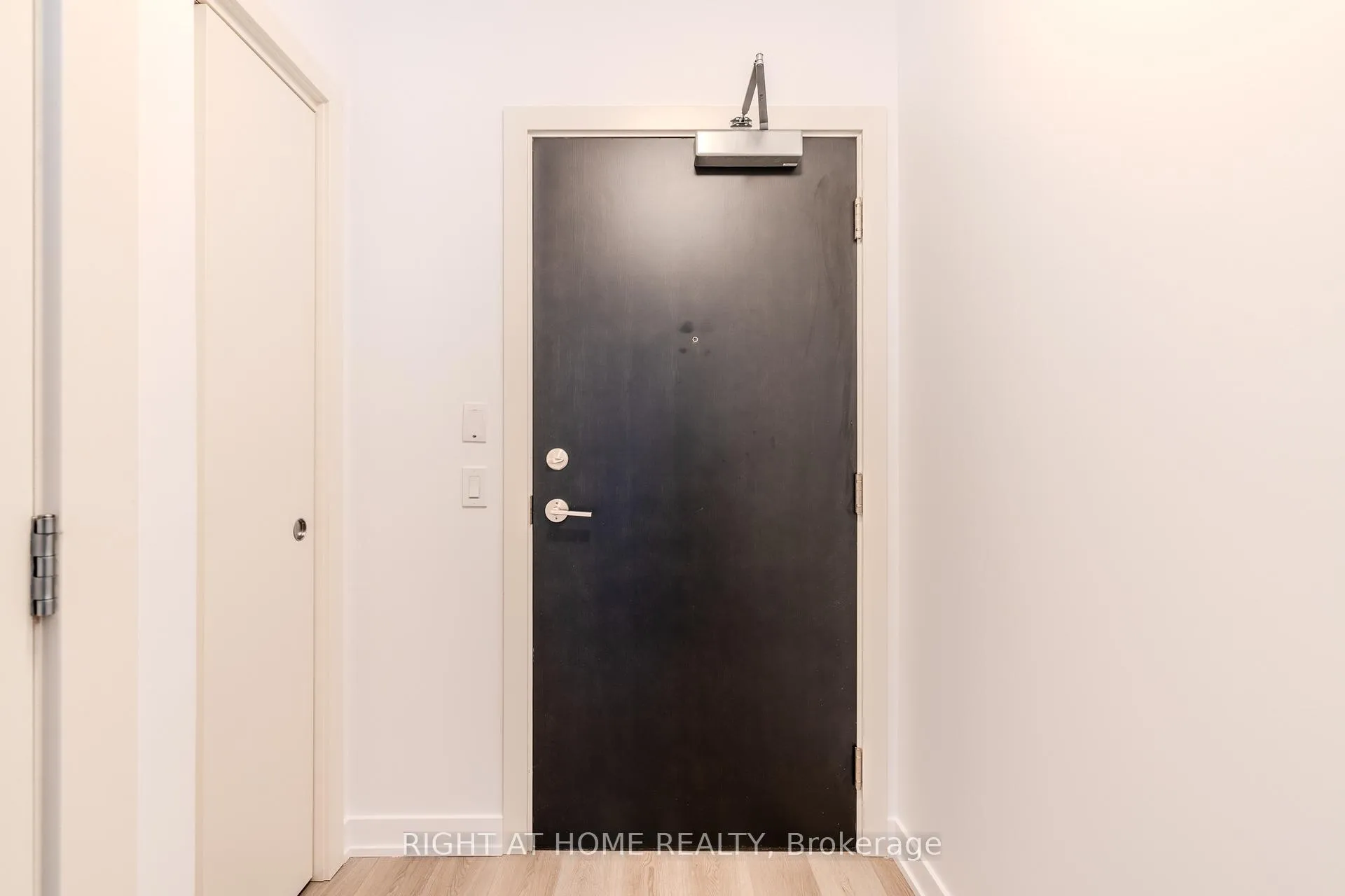 Photo 3 of Unit 1709, 385 Winston Road, Grimsby, Grimsby Beach — HOMEH