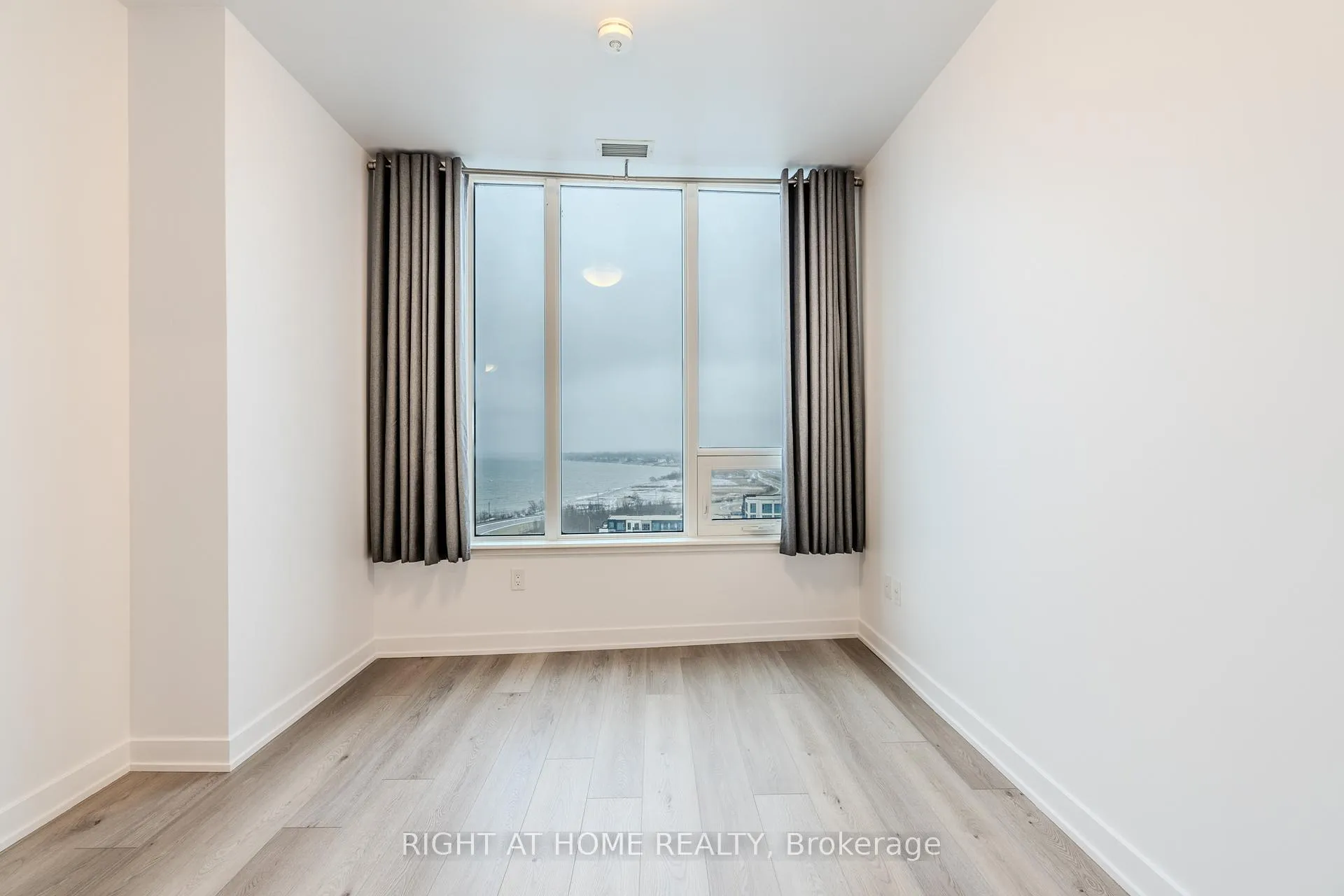 Photo 10 of Unit 1709, 385 Winston Road, Grimsby, Grimsby Beach — HOMEH