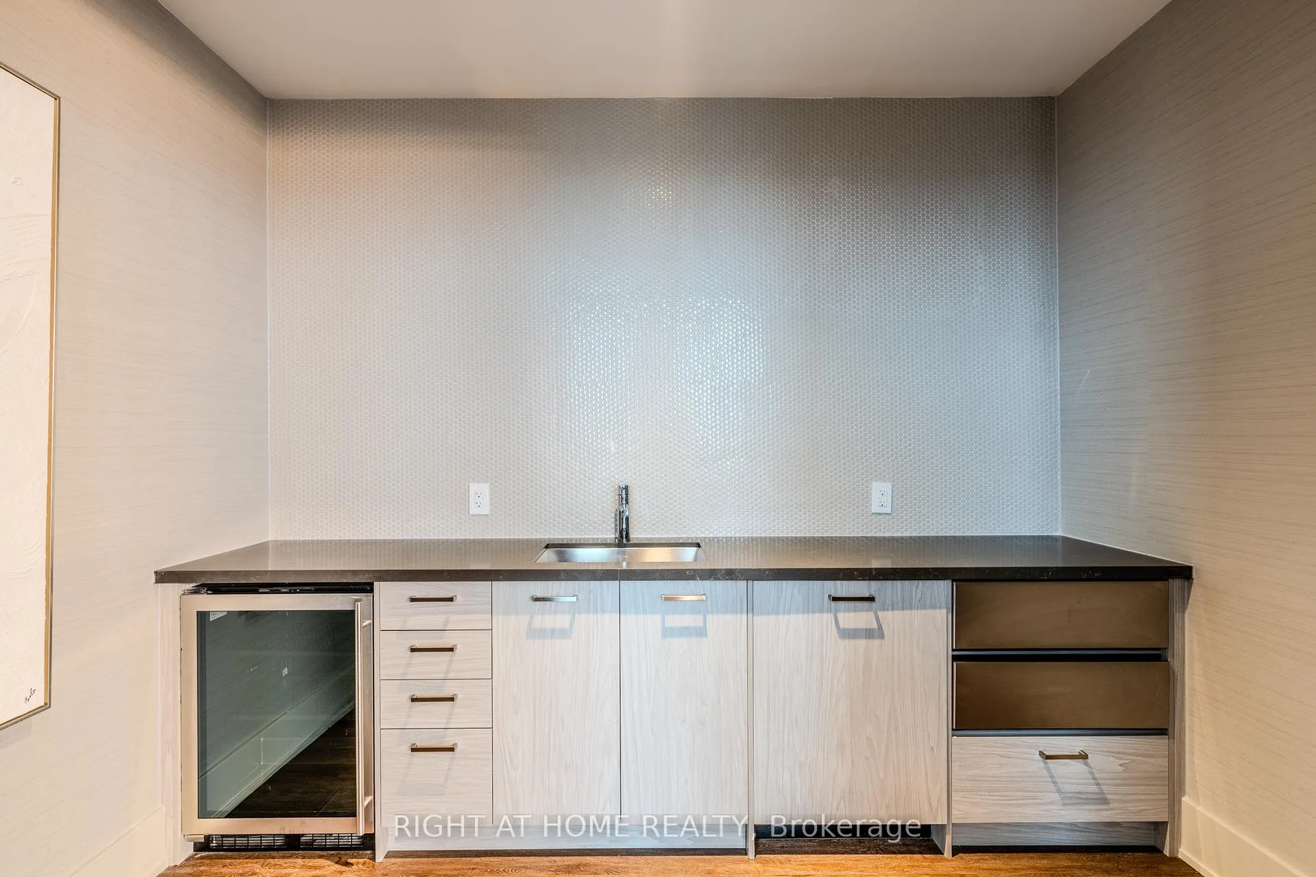 Photo 19 of Unit 1709, 385 Winston Road, Grimsby, Grimsby Beach — HOMEH