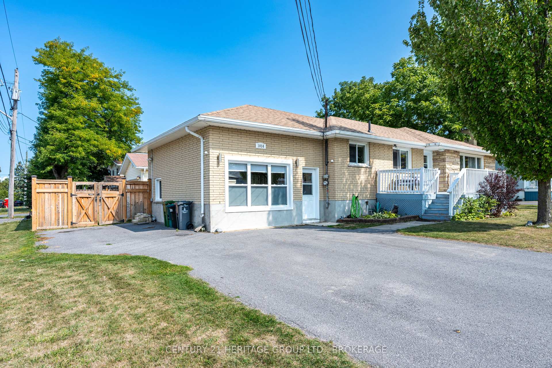 Front of 1014 Woodbine Road S