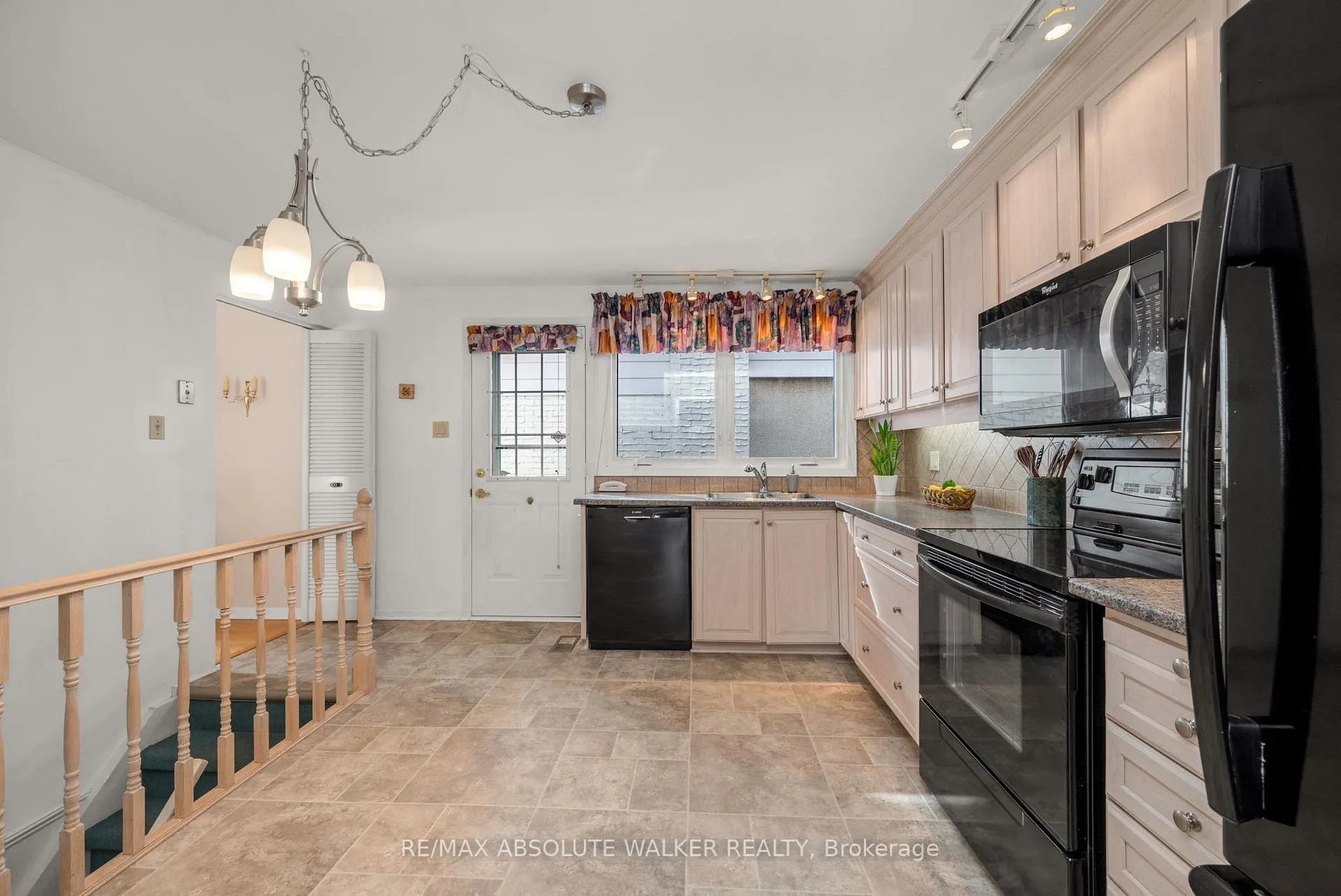 Photo 15 of 1851 Burfield Avenue, Ottawa, Beacon Hill South — HOMEH
