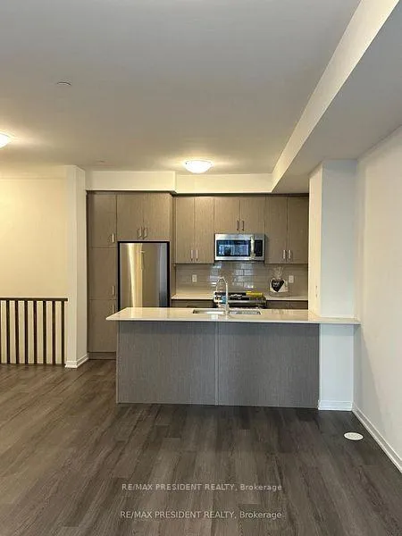 Photo 6 of Unit TH 354, 100 Honeycrisp Crescent, Vaughan, Vaughan Corporate Centre — HOMEH
